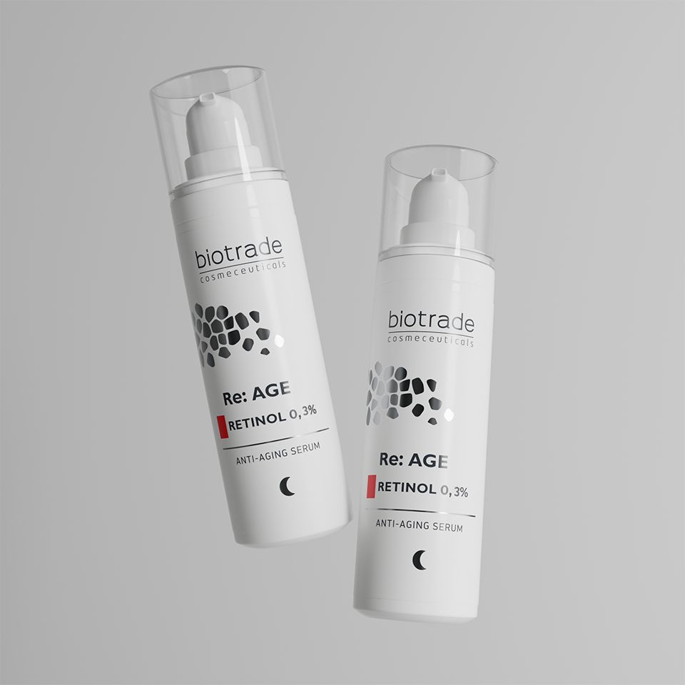 Zwei Biotrade Retinol 0,3% Anti-Aging Seren in weißen Pumpflaschen.