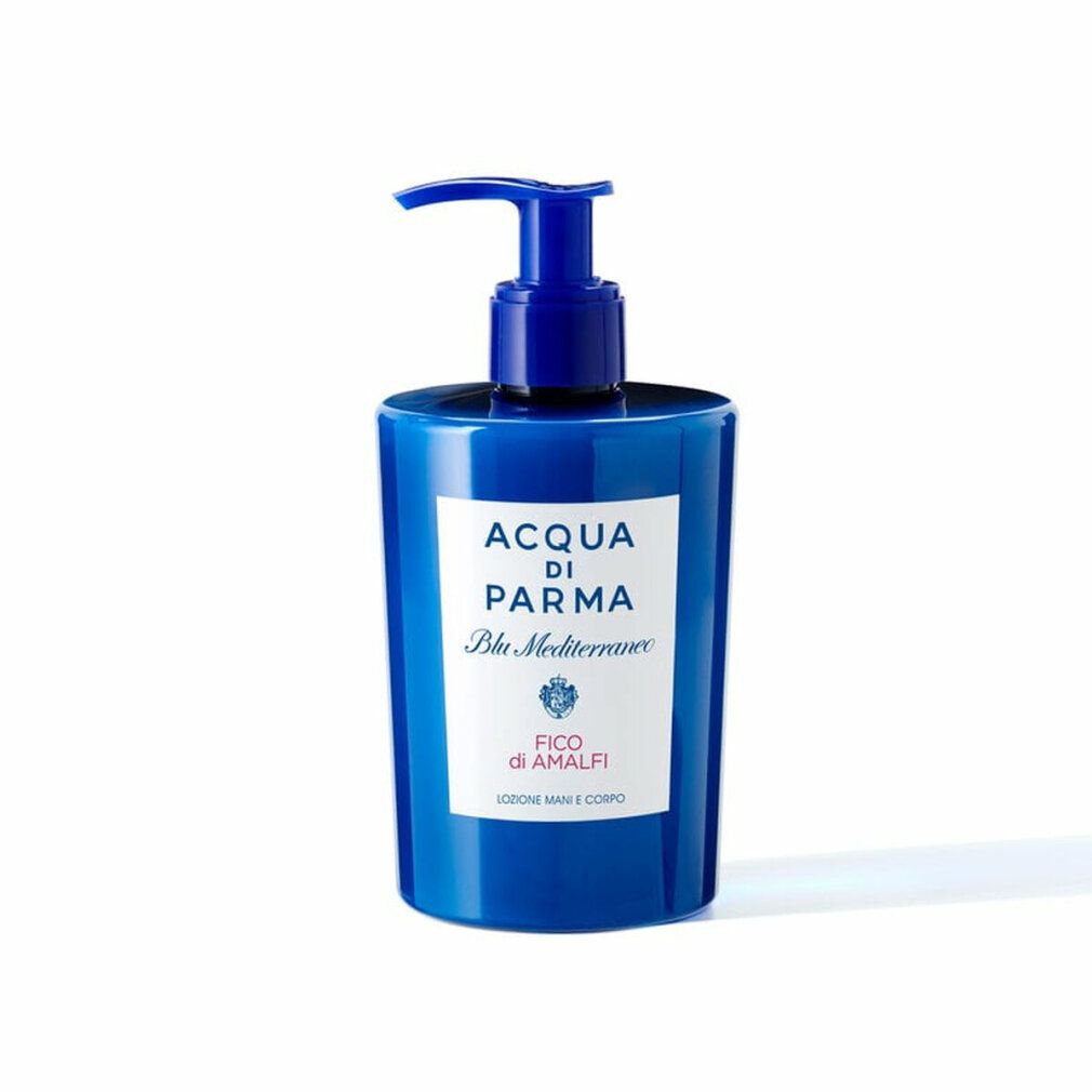 Blaue Flasche mit Pumpverschluss. Weißes Etikett mit Text: Acqua di Parma, Blu Mediterraneo, Fico di Amalfi. Hand- und Körperlotion.