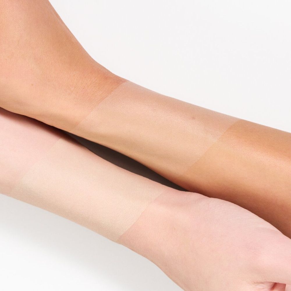 Arme mit aufgetragenem CC Skin Perfector. Verschiedene Hauttöne. Creme auf der Haut.