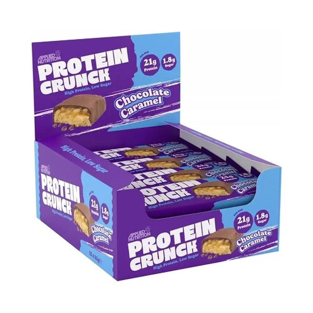 Verpackung von Protein Crunch Riegeln. Geöffnete Box mit mehreren Riegeln. Aufschrift: Protein Crunch, Chocolate Caramel, High Protein, Low Sugar.