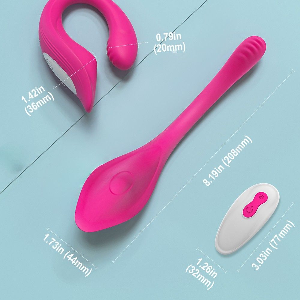 Rosa Vibrator mit Fernbedienung. Abmessungen: 36mm, 20mm, 208mm, 44mm, 32mm, 77mm. Hintergrund hellblau.