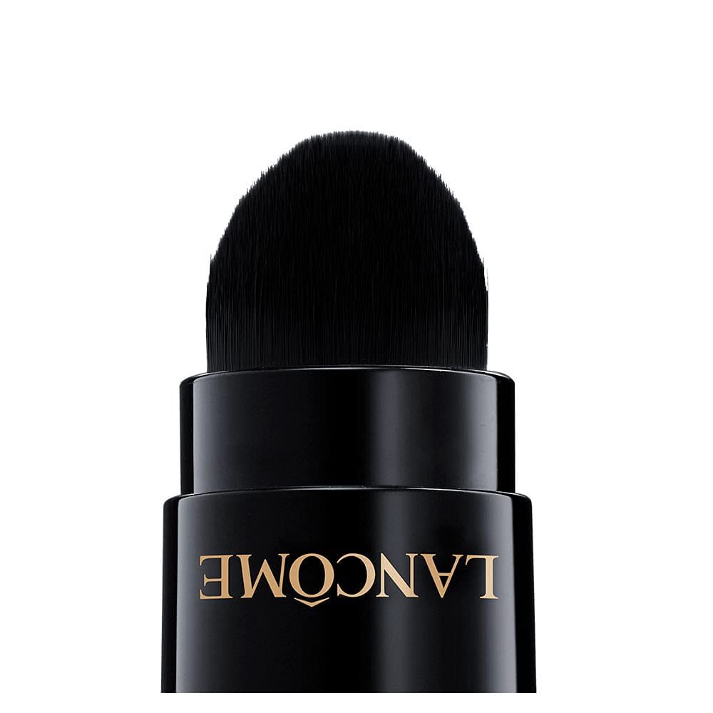 Nahaufnahme des Schwamms des Lancôme Teint Idole Ultra Wear Foundation Stick. Schwarzer Schwamm.