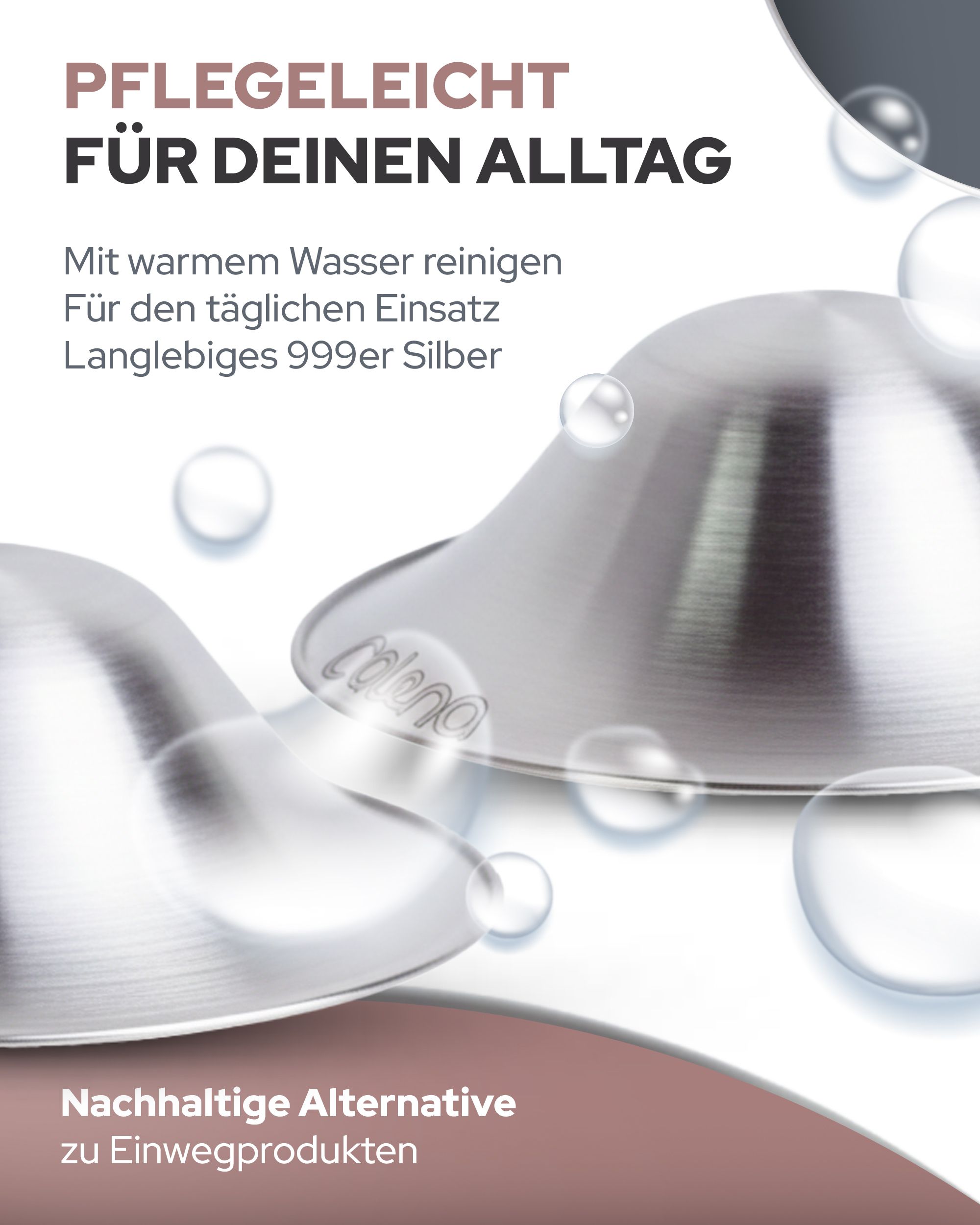 Zwei silberne Brustwarzenschützer. Marke Calena. Text: Pflegeleicht für den Alltag. Aus 999er Silber. Nachhaltige Alternative zu Einwegprodukten.