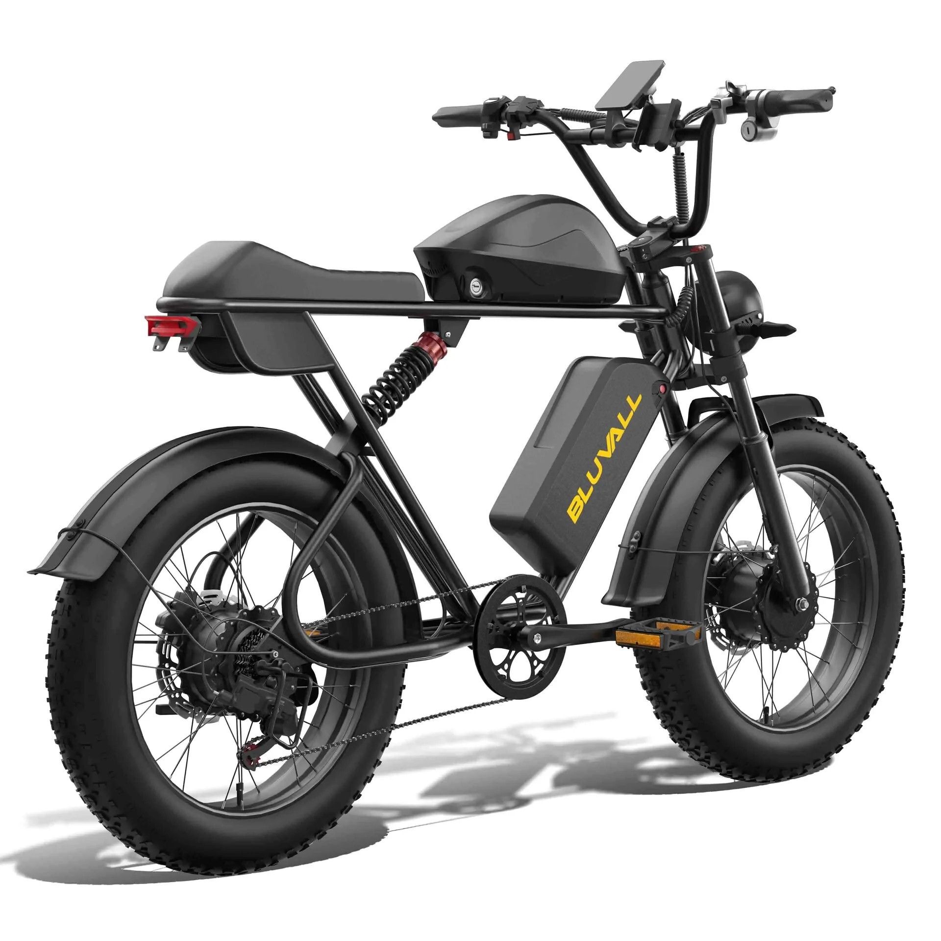 Schwarzes Elektro-Mountainbike, Rückansicht. Breitreifen, Federung, gelbes BLUVALL-Logo auf Batterie.