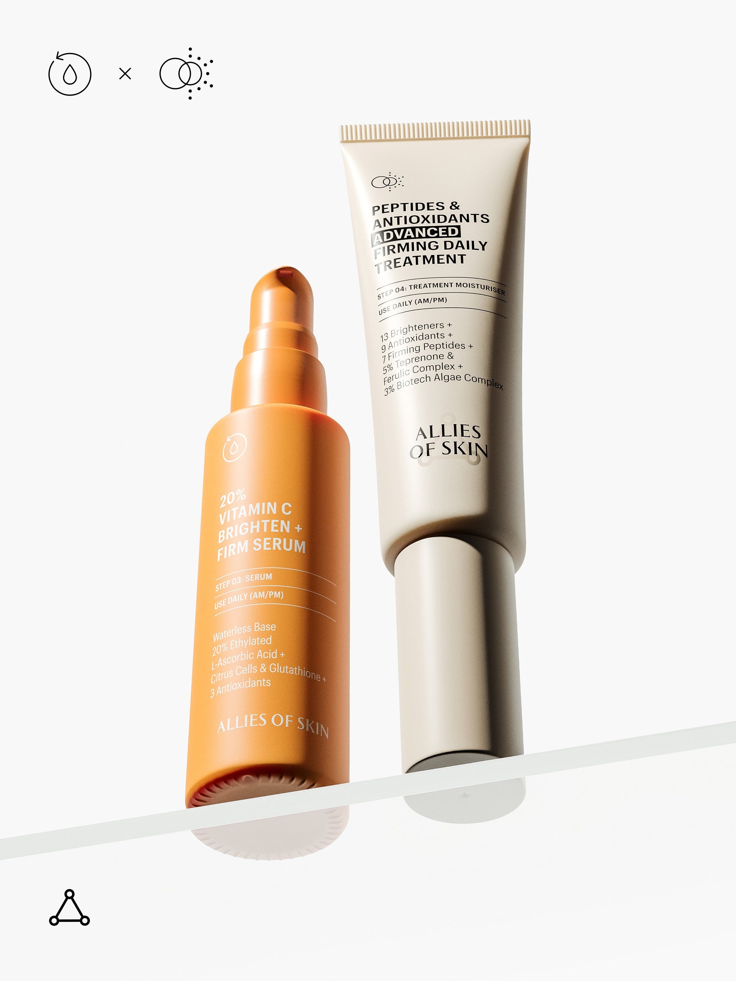 Zwei Produkte auf Glasplatte. Links: Gelbe Flasche mit Serum. Rechts: Tube mit Text: PEPTIDES & ANTIOXIDANTS.