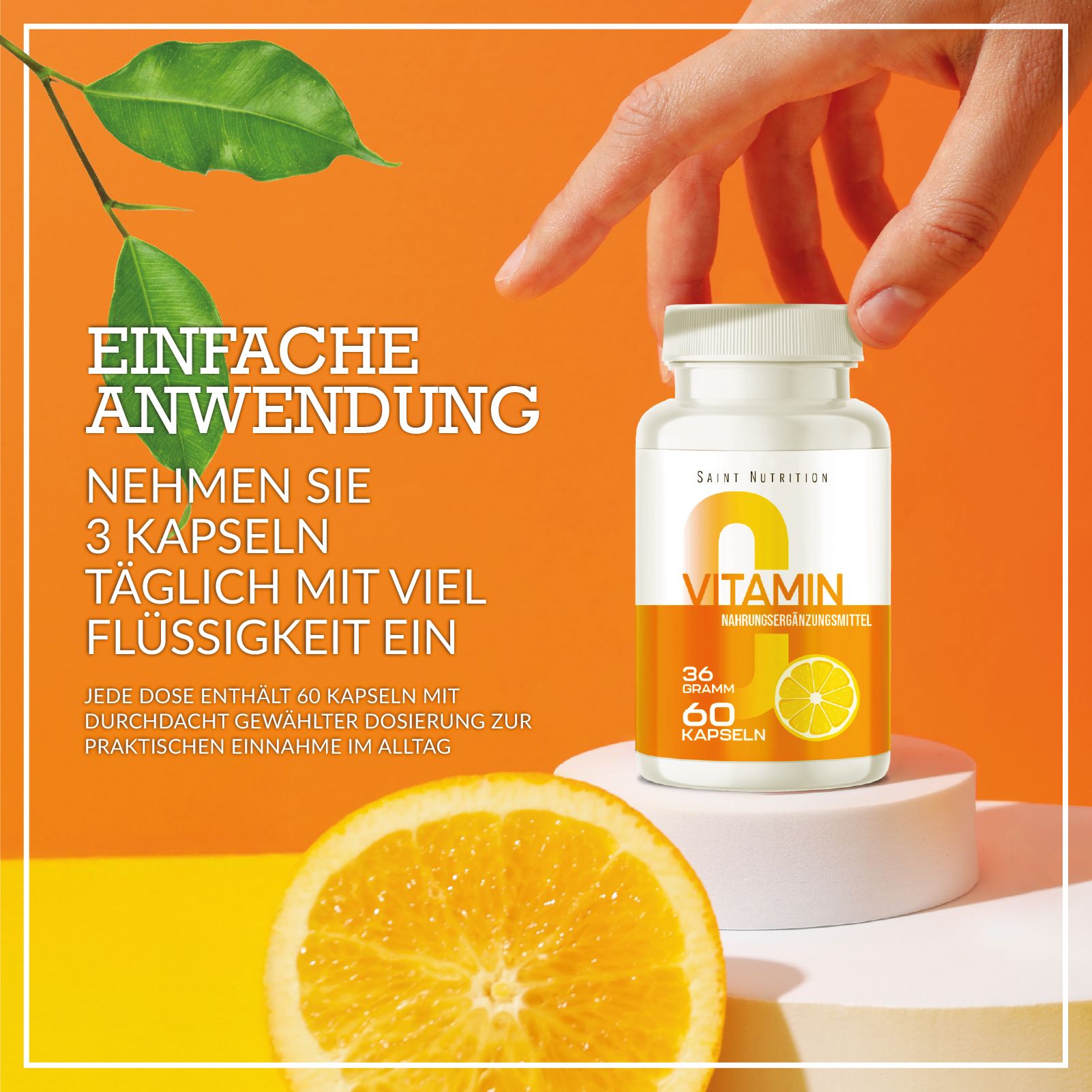 Werbebild mit Vitamin C Kapseln-Flasche und Hand. Anwendungshinweis: 3 Kapseln täglich mit Flüssigkeit einnehmen.