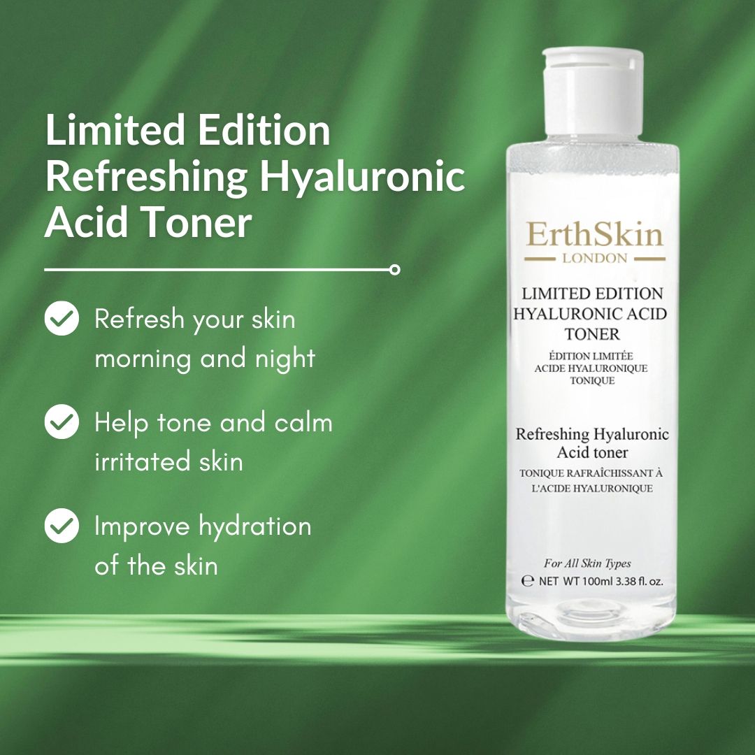 Toner-Flasche mit weißem Deckel, neben Text: Limited Edition Refreshing Hyaluronic Acid Toner. Grünem Hintergrund.