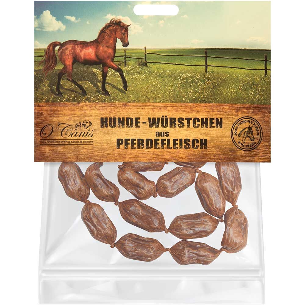 Packung Hundewürstchen aus Pferdefleisch. Produktname und Logo auf der Verpackung. Würstchen in einem transparenten Beutel.