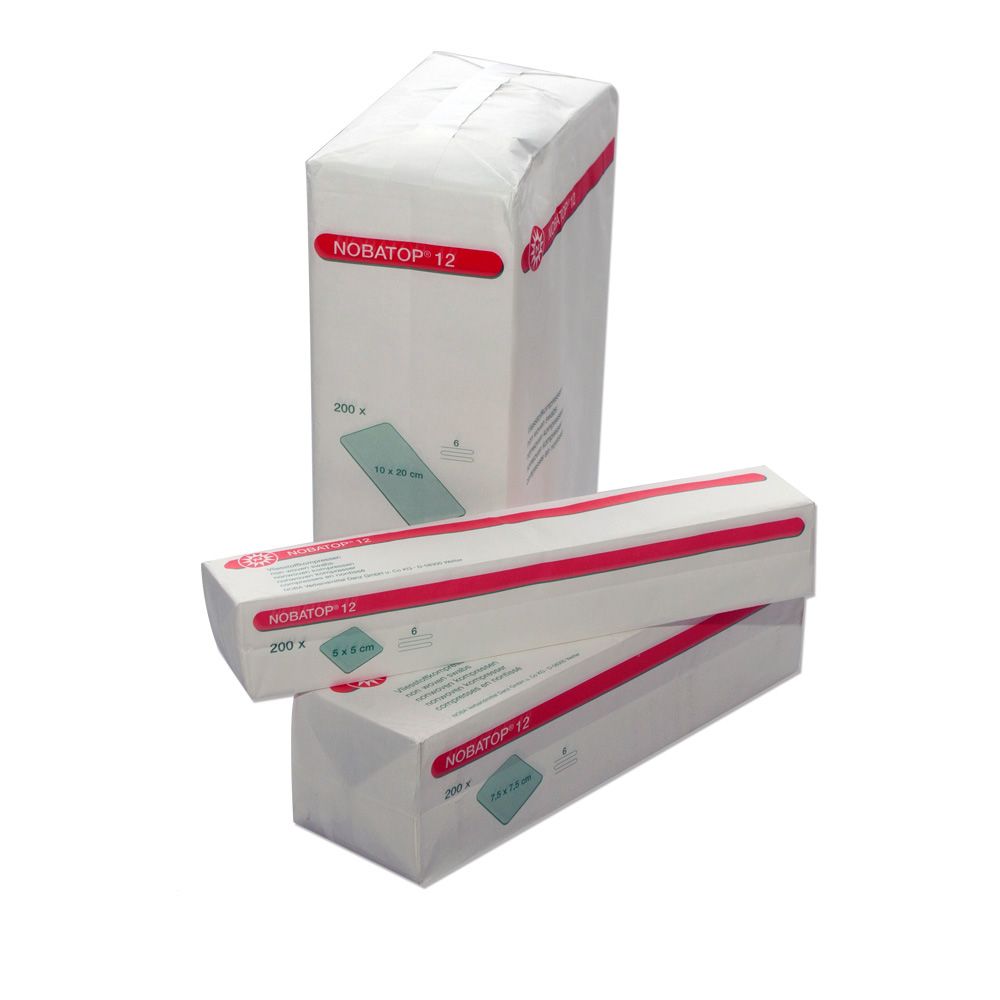 Verpackung von NOBA Nobatop 12 Vlieskompressen. Weiße Kartons mit roter Schrift. Aufdruck: 200 Stück, 10 x 10 cm.
