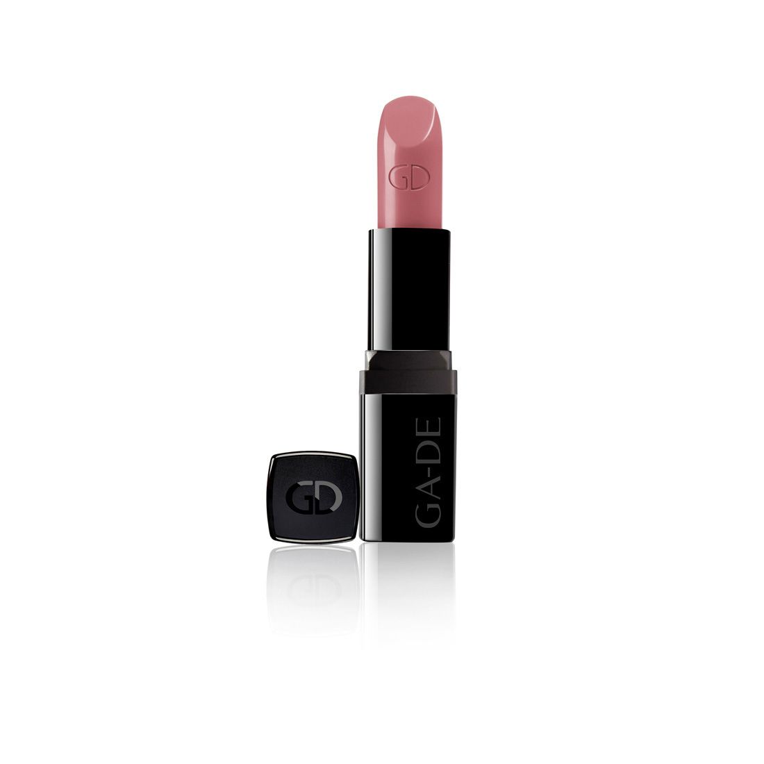 Lippenstift mit rosafarbenem Stift und schwarzer Hülse. Auf der Hülse steht "GA-DE". Der Deckel liegt daneben.