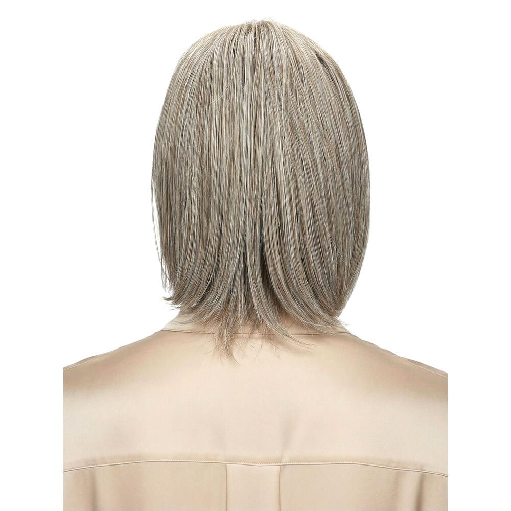 Perücke Athen von DELUXE. Graues Haar, schulterlang, Rückansicht. Hellbraunes Oberteil.