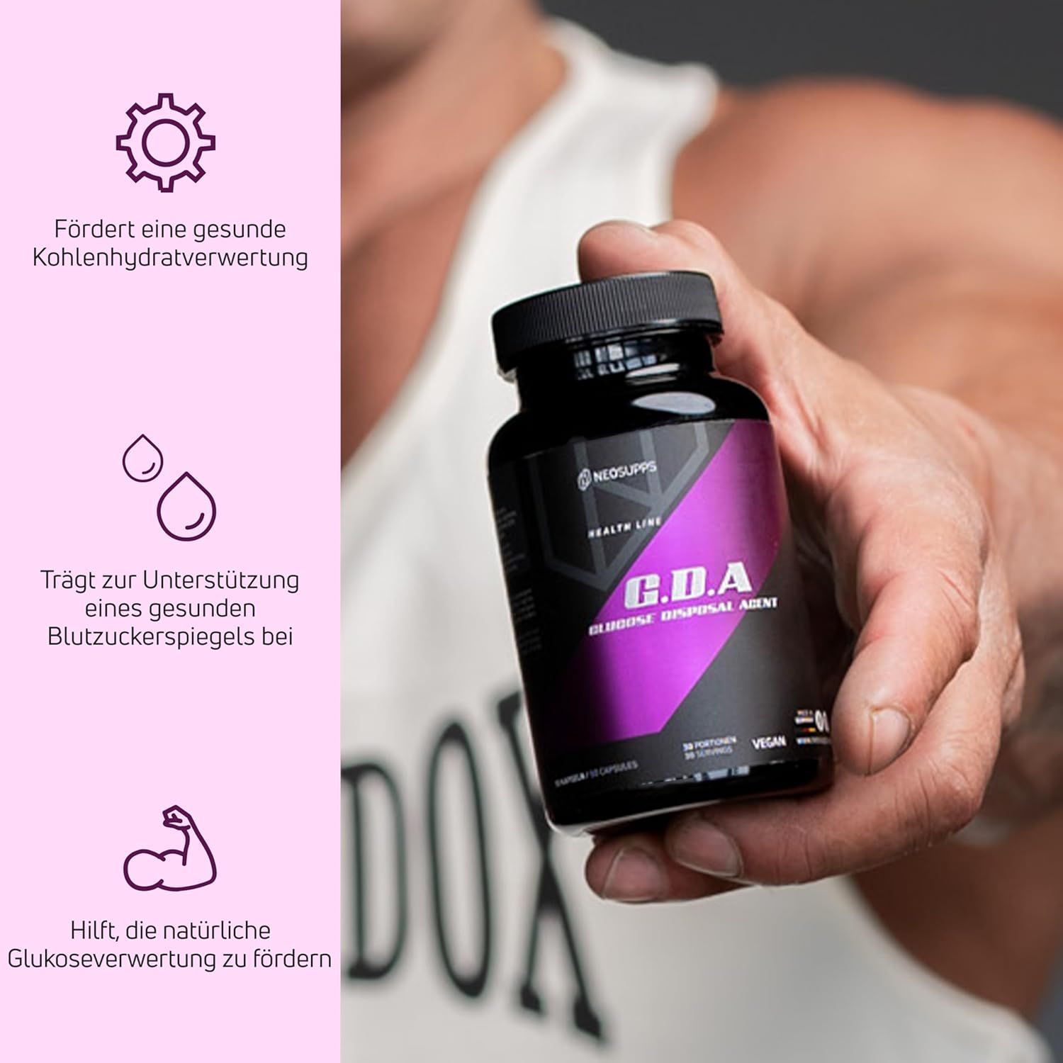 Schwarze Flasche mit lila Etikett. Text: G.D.A. Glucose Disposal Agent. Vegan. Von Neosupps. In einer Hand gehalten.