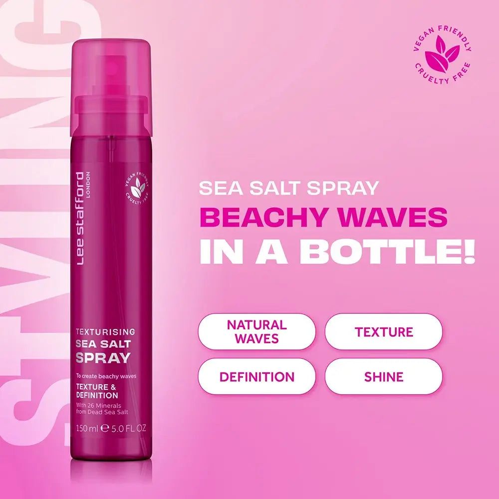 Fuchsiafarbene Sprühflasche Lee Stafford Texturising Sea Salt Spray, beworben für natürliche Wellen, Textur und Definition.