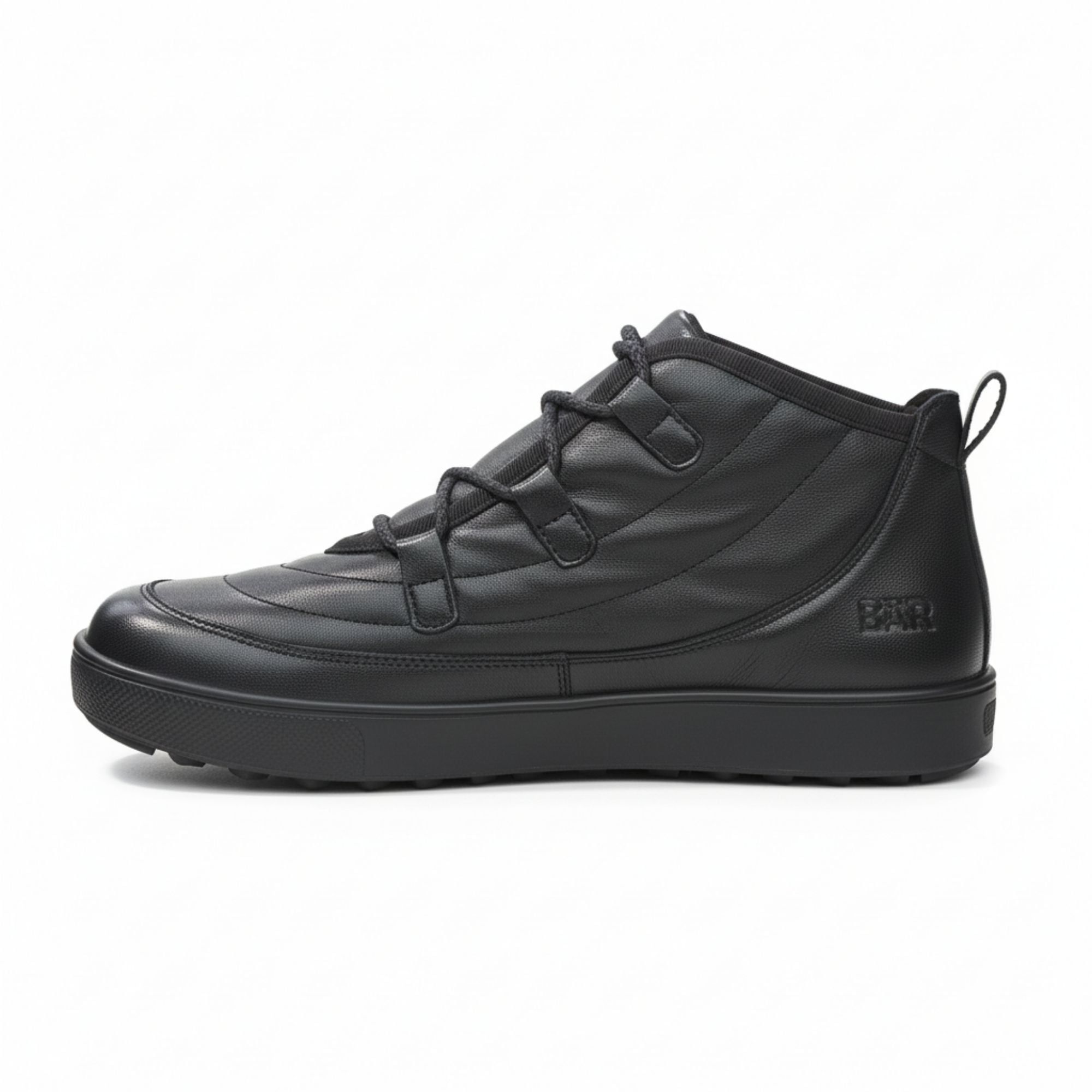 Schwarze Stiefelette mit Schnürung. Breite Passform. Leder. Seitlich Logo. Sohle und Obermaterial in Schwarz.