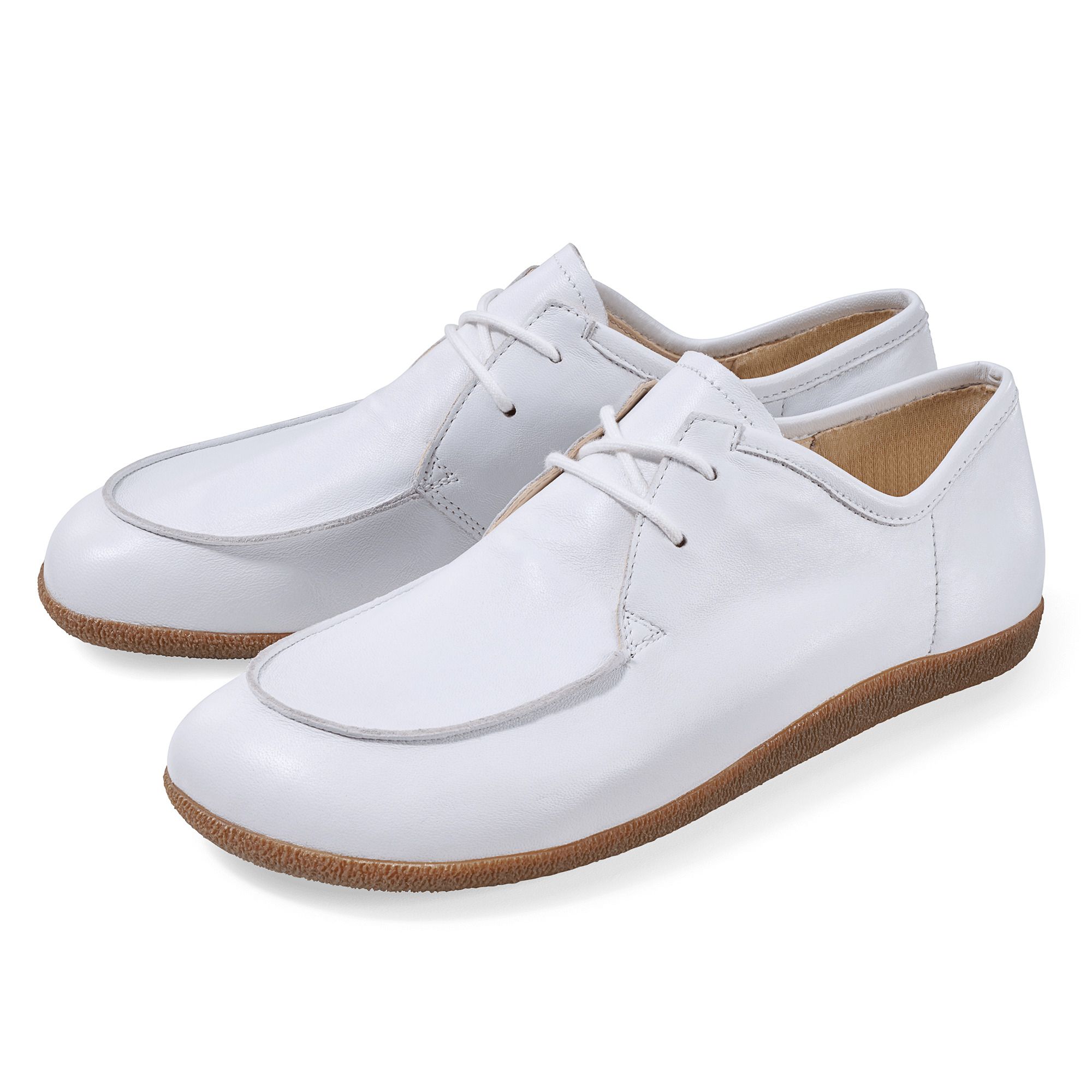 Weiße Damen-Schnürschuhe aus Leder, Unterseite der Gummisohle mit Logo.