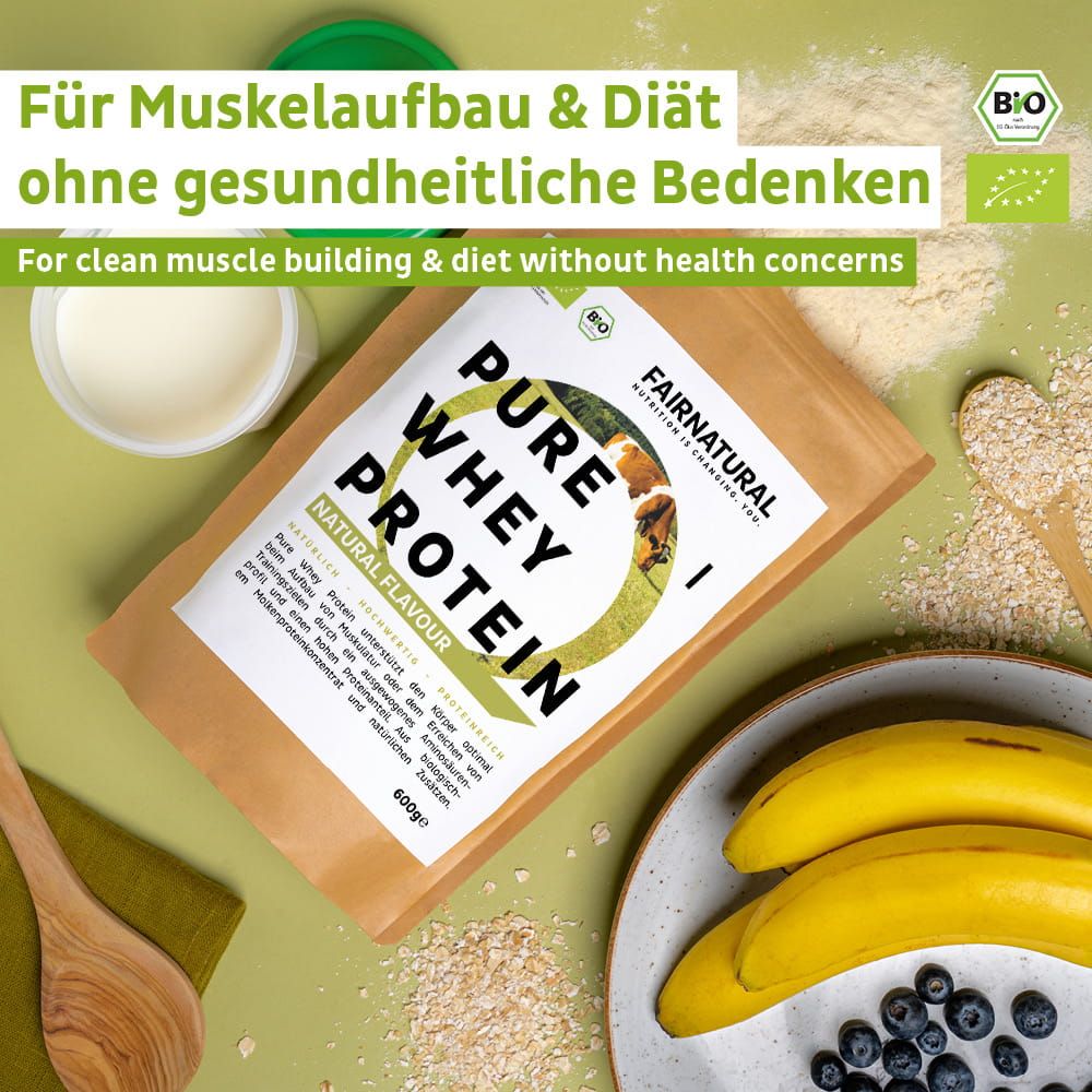 FAIRNATURAL Bio Whey Protein Pulver, 600g Packung, mit Bananen und Blaubeeren.