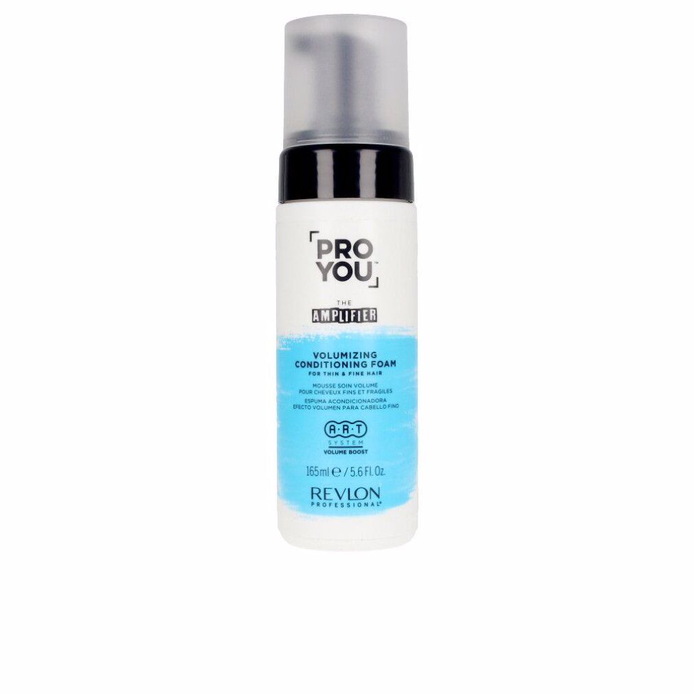 Eine weiße Flasche mit schwarzem und blauem Etikett. Aufschrift: PRO YOU THE AMPLIFIER, Volumizing Conditioning Foam. 165ml.