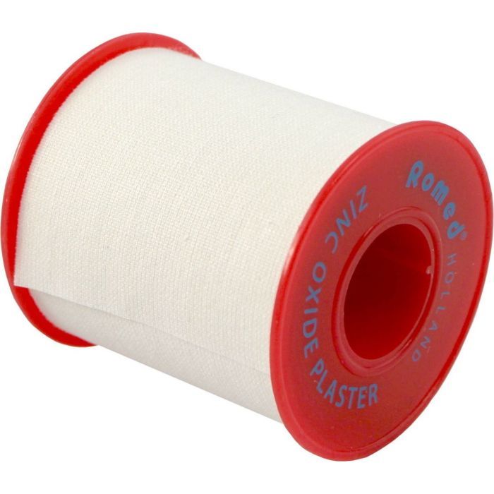 Rolle Zinkoxid Heftpflaster mit rotem Rand. Aufschrift: Romed, ZINC OXIDE PLASTER.