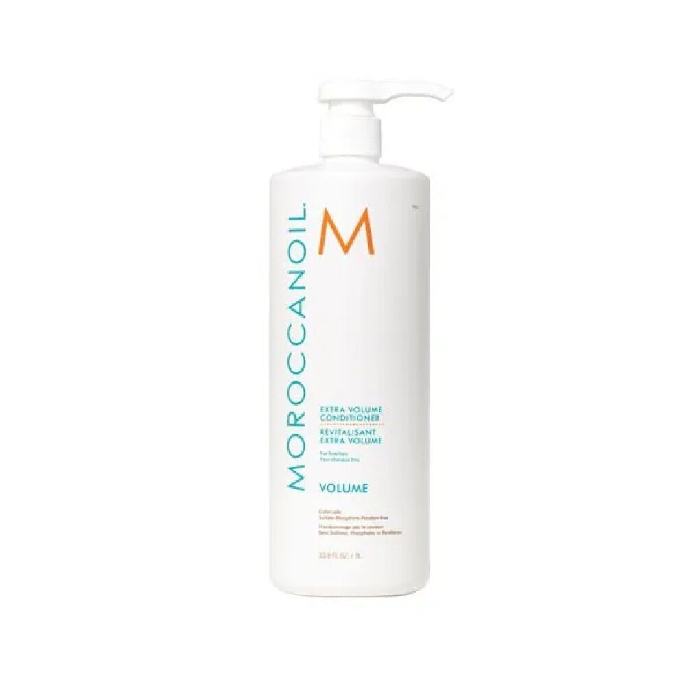 Weißer Conditioner-Behälter mit Pumpe. Text: Moroccanoil, Extra Volume Conditioner, Volume. Orangefarbenes Logo.