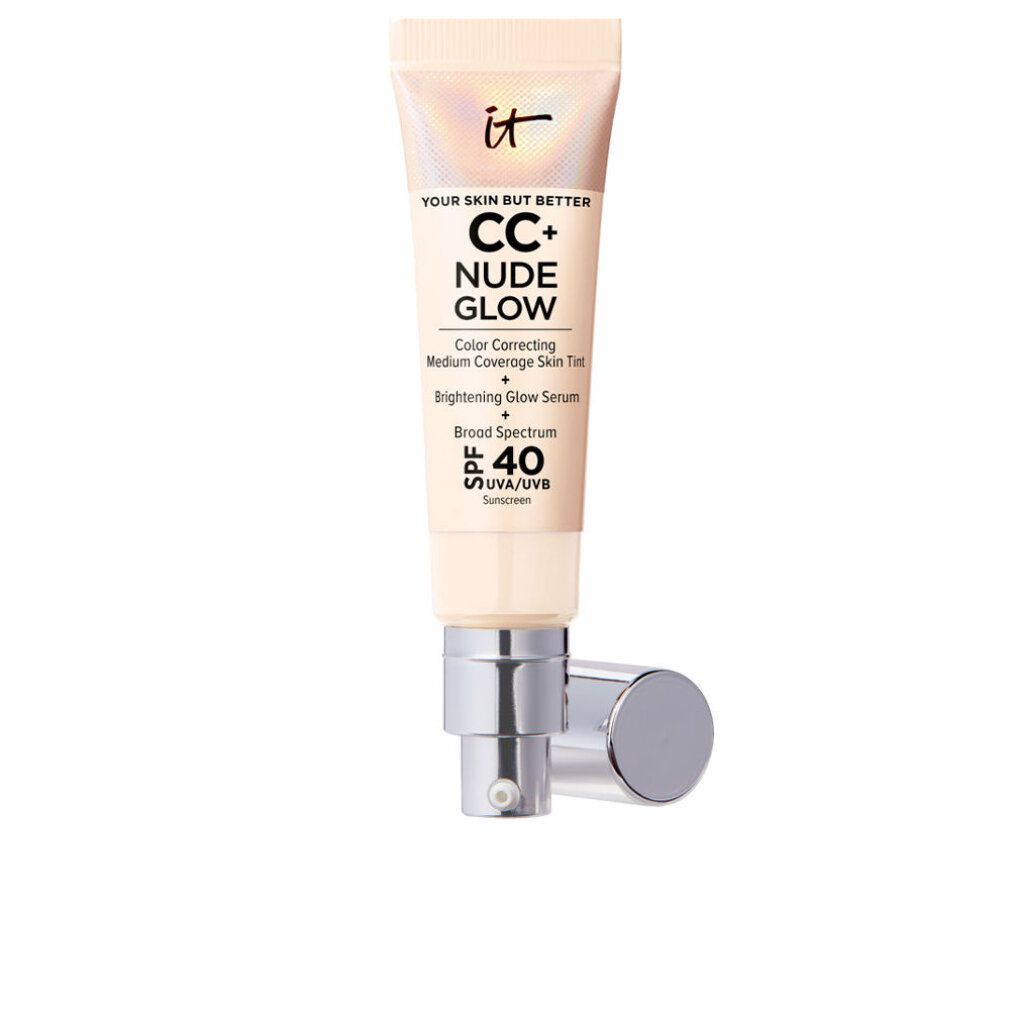 Beige Tube mit Aufschrift "IT CC+ NUDE GLOW". Enthält SPF 40. Auf silberfarbenem Halter.
