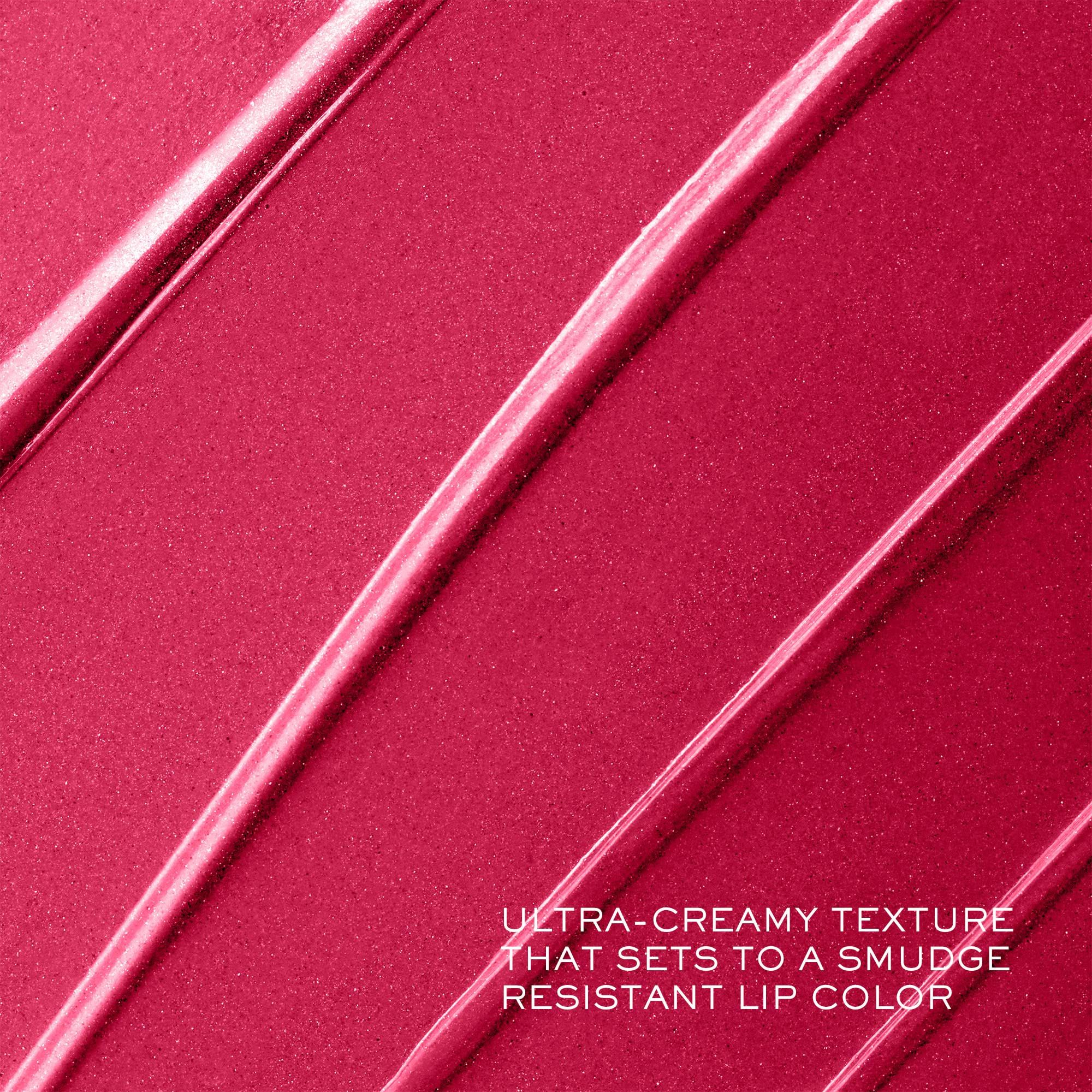 Nahaufnahme von pinkfarbenem Lippenstift. Text: ULTRA-CREAMY TEXTURE THAT SETS TO A SMUDGE RESISTANT LIP COLOR.