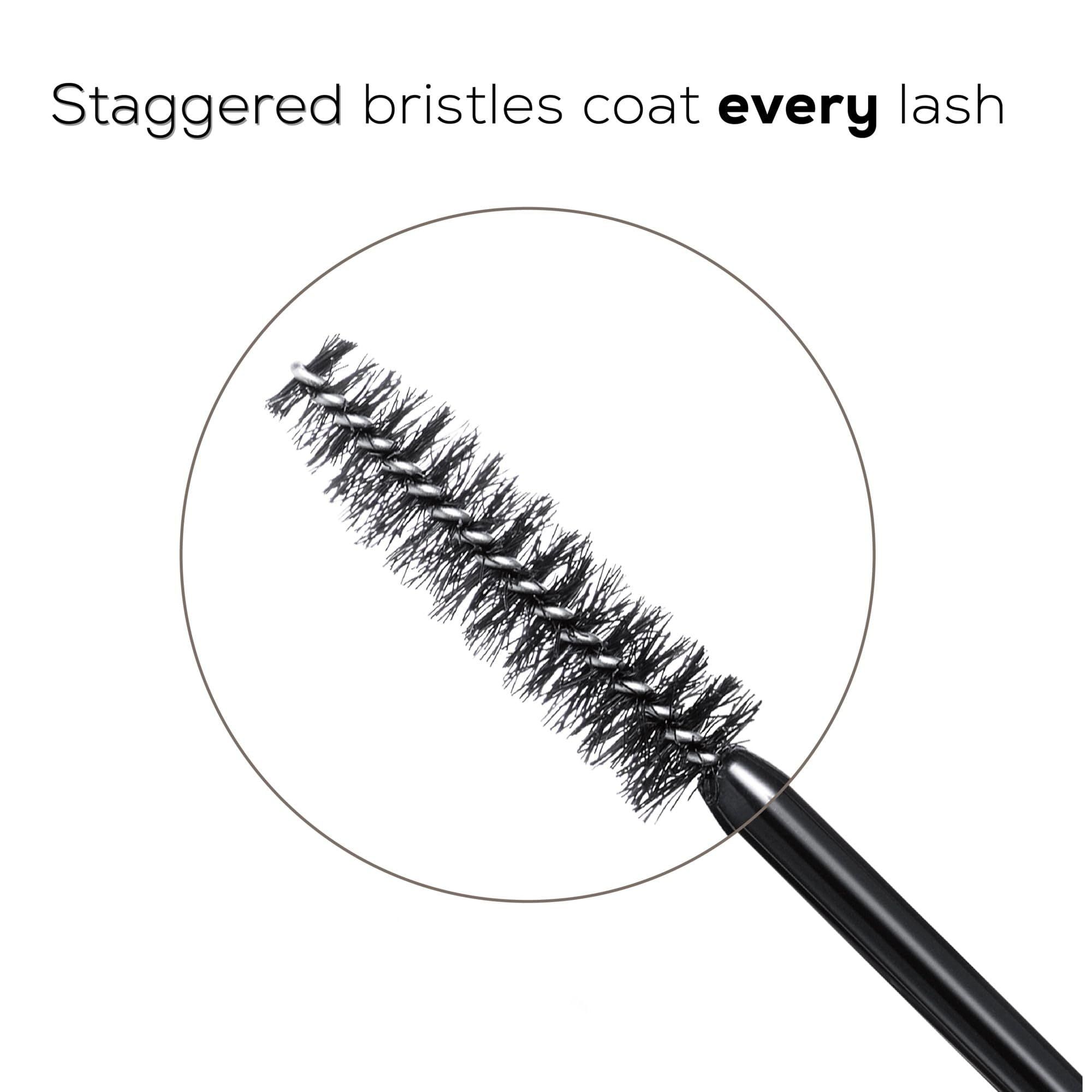Nahaufnahme des Mascara-Applikators mit gestaffelten Borsten.