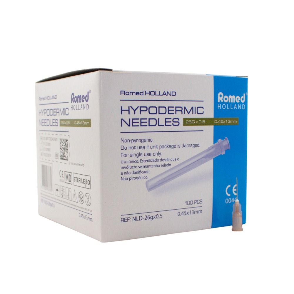 Karton mit Injektionskanülen. Text: HYPODERMIC NEEDLES, 26G x 0.5, 0.45x13mm. CE-Kennzeichnung. 100 Stück. Marke: Romed Holland.