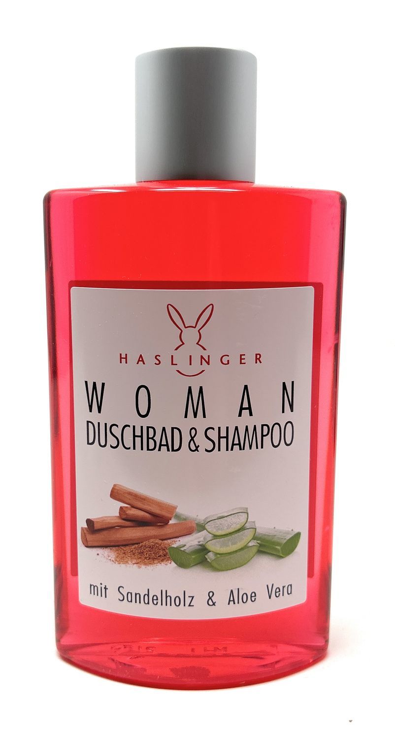 Rote Flasche mit grauem Deckel. Aufkleber mit Produktnamen: WOMAN Duschbad & Shampoo. Abbildung von Zimtstangen und Aloe Vera.