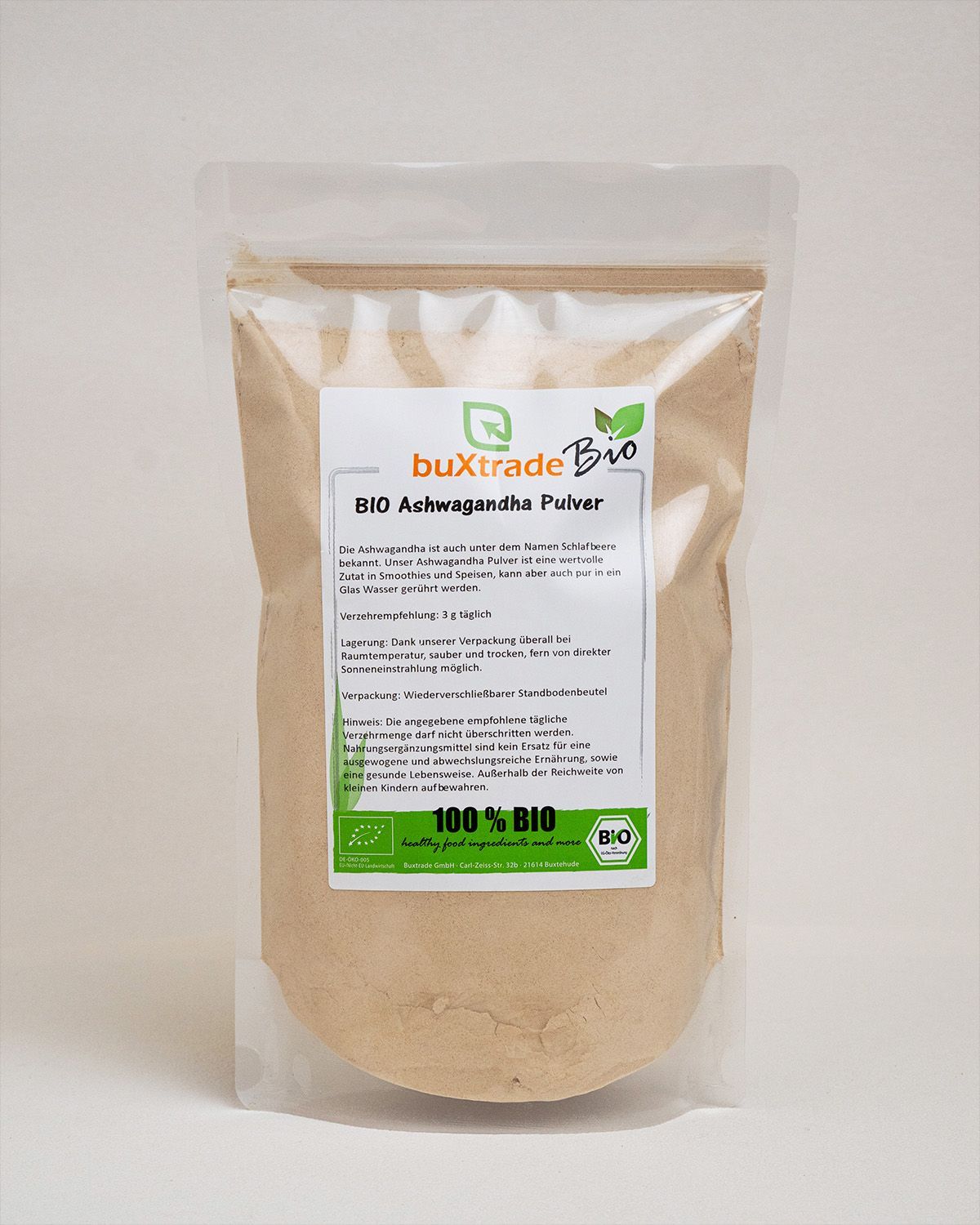 Beutel mit Produktetikett. Aufschrift: buXtrade Bio Ashwagandha Pulver. Bio-Siegel.