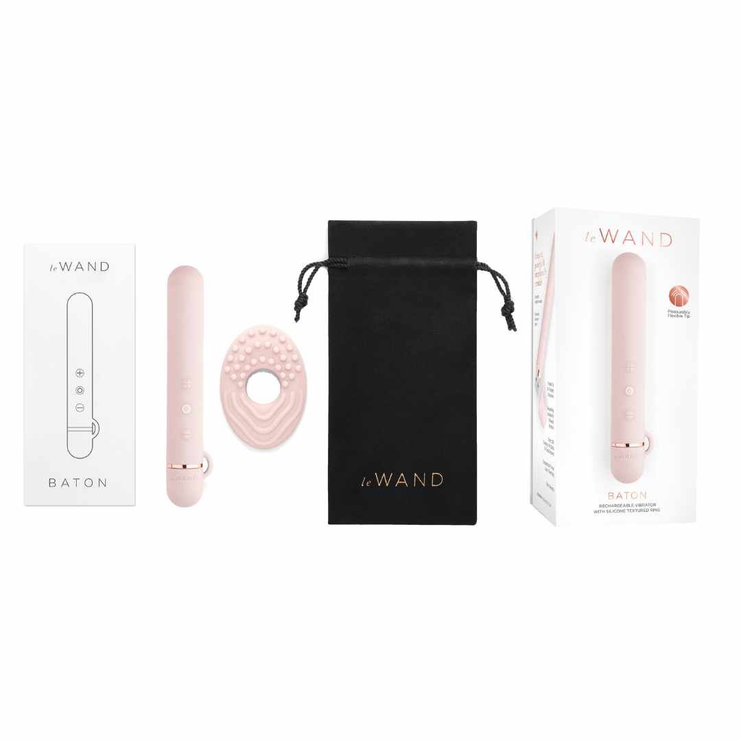 Rosa Stab-Vibrator, Ring-Aufsatz, Verpackung und Beutel. Auf der Verpackung steht 'Le Wand' und 'Baton'.