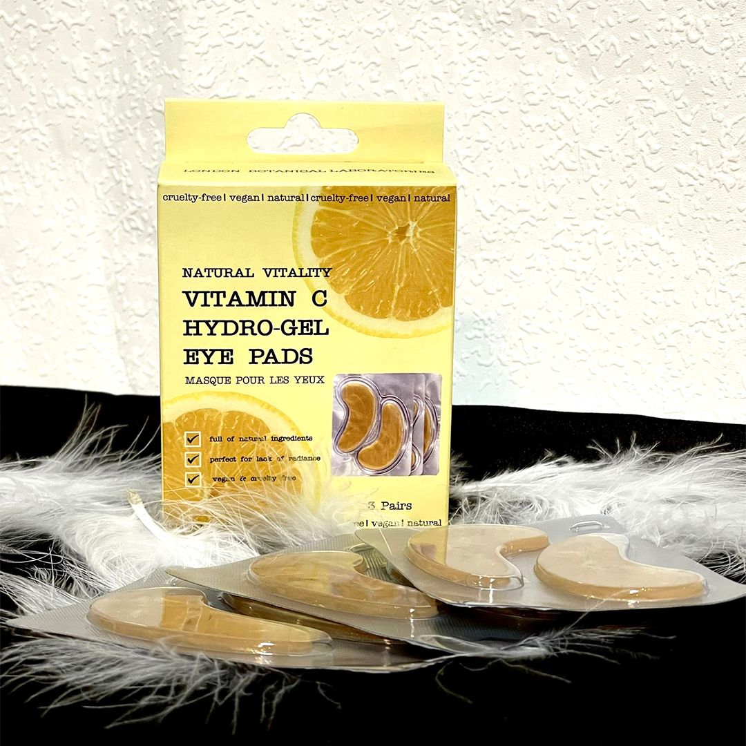 Verpackung mit Augenpads. Aufschrift: London Botanical Laboratories, Vitamin C Hydro-Gel Eye Pads. 3 Paar Pads.