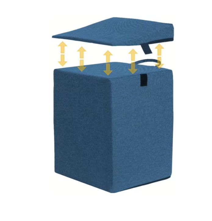 Blauer Würfel mit abnehmbarer schräger Oberseite. Trageschlaufe. Stoffbezug. Pfeile zeigen die Trennung.