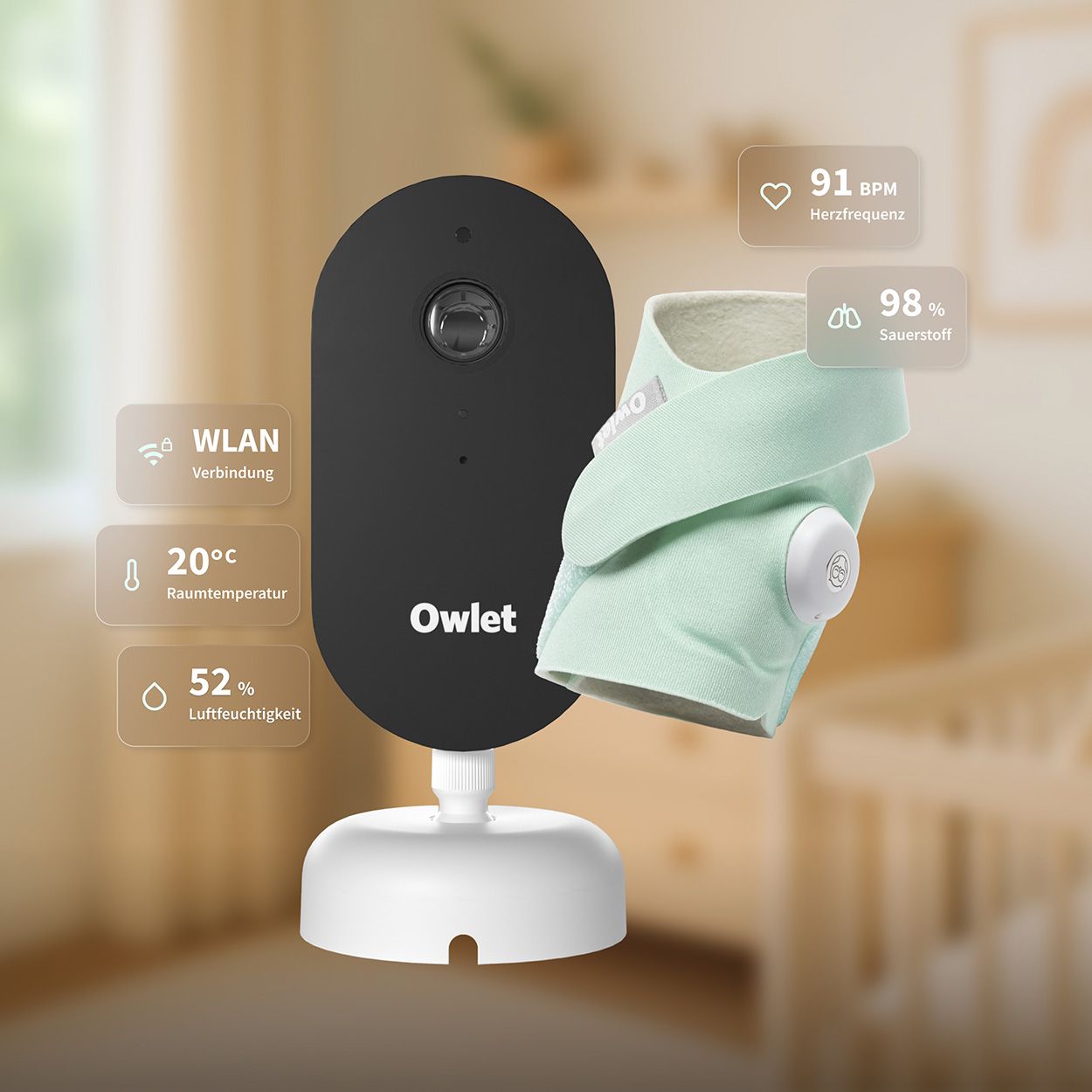 Schwarze Kamera, mintfarbener Socken-Sensor. WLAN-Verbindung, Raumtemperatur, Luftfeuchtigkeit und Vitalwerte werden angezeigt.