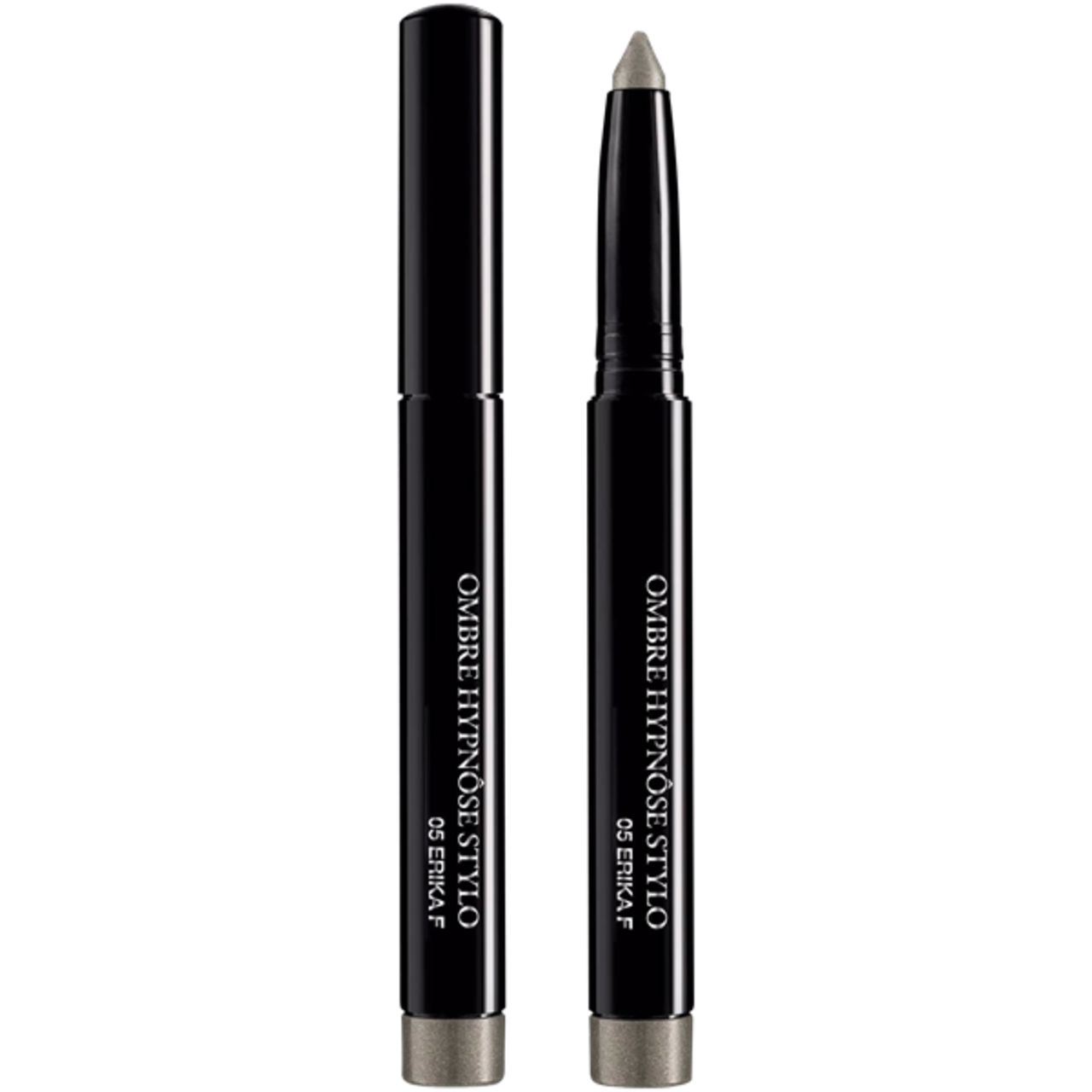 Zwei schwarze Ombre Hypnôse Stylo-Stifte. Einer mit Kappe, der andere offen. Aufschrift: Ombre Hypnôse Stylo 05 Erika F.
