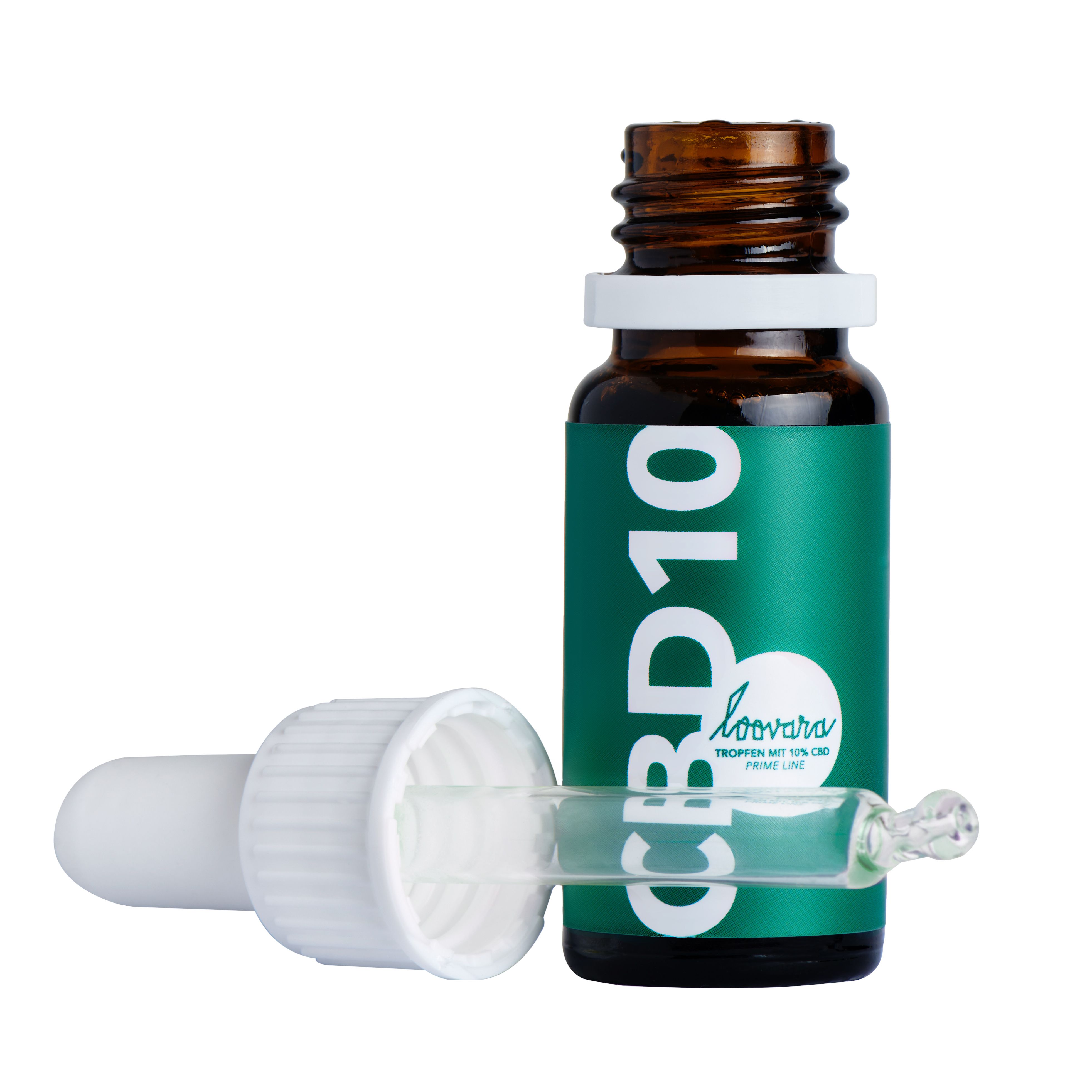 Braune Glasflasche mit grüner Etikettierung und Pipette. Aufschrift CBD10. Pipette liegt daneben.