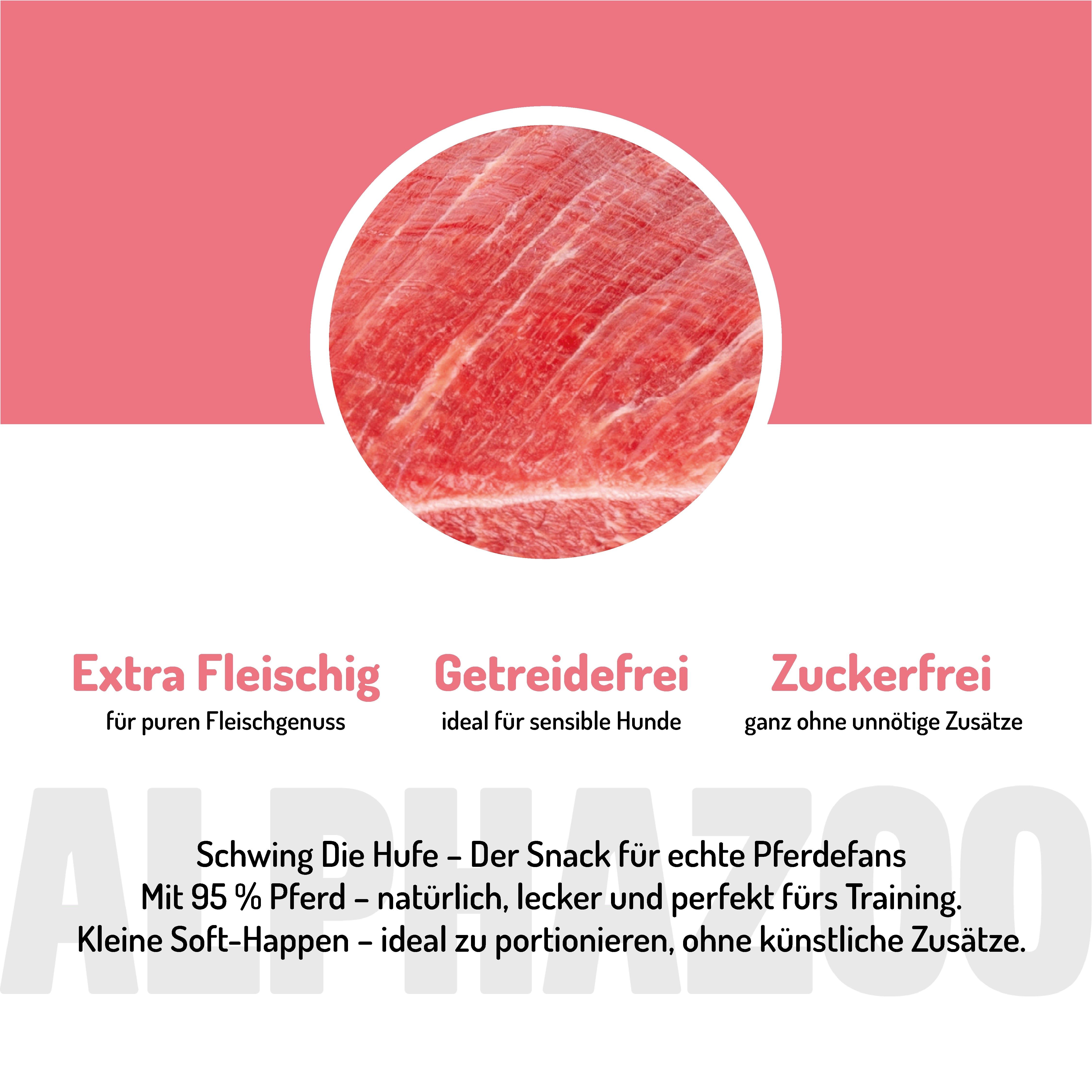 Nahaufnahme von rohem Fleisch. Text: Extra fleischig, getreidefrei, zuckerfrei. Text: Schwing die Hufe, mit 95% Pferd.