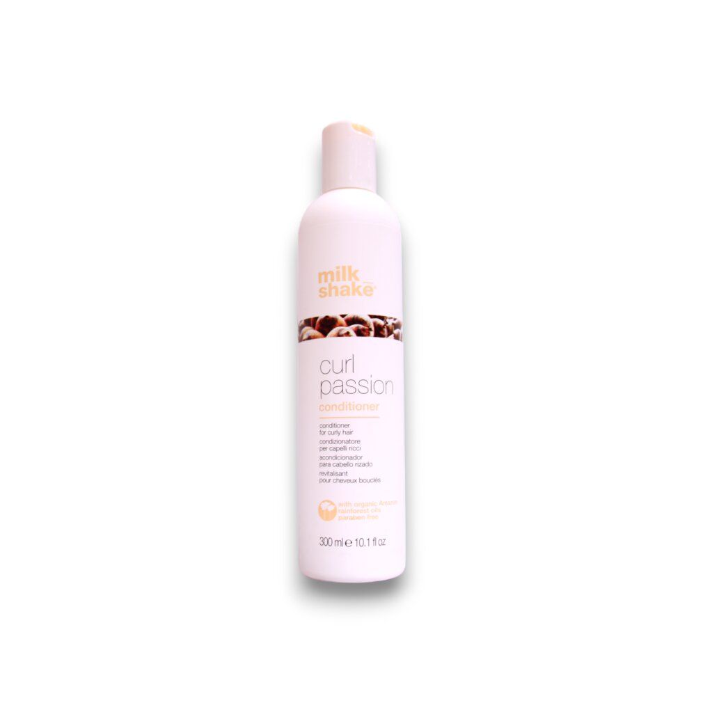 Flasche mit Conditioner. Aufschrift: Milk_shake, Curl Passion Conditioner. 300ml. Für lockiges Haar.
