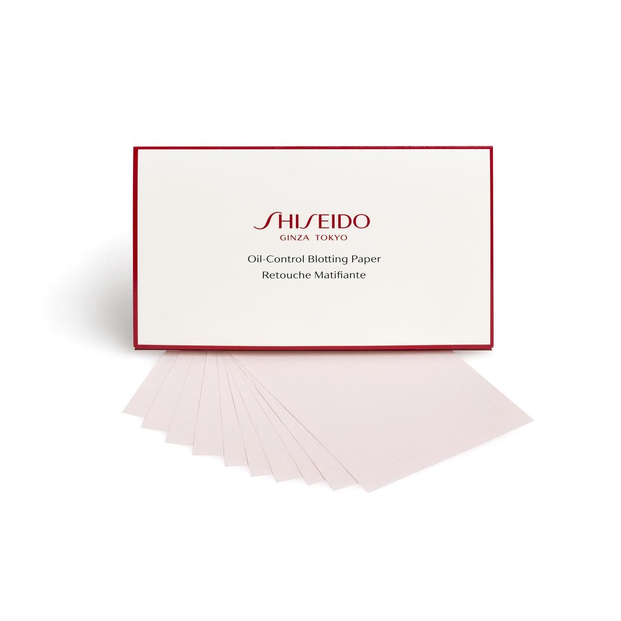 Schachtel mit Shiseido-Öl-Kontroll-Blotting-Papier. Rote Umrandung, Logo und Produktbezeichnung. Einige Blätter liegen daneben.