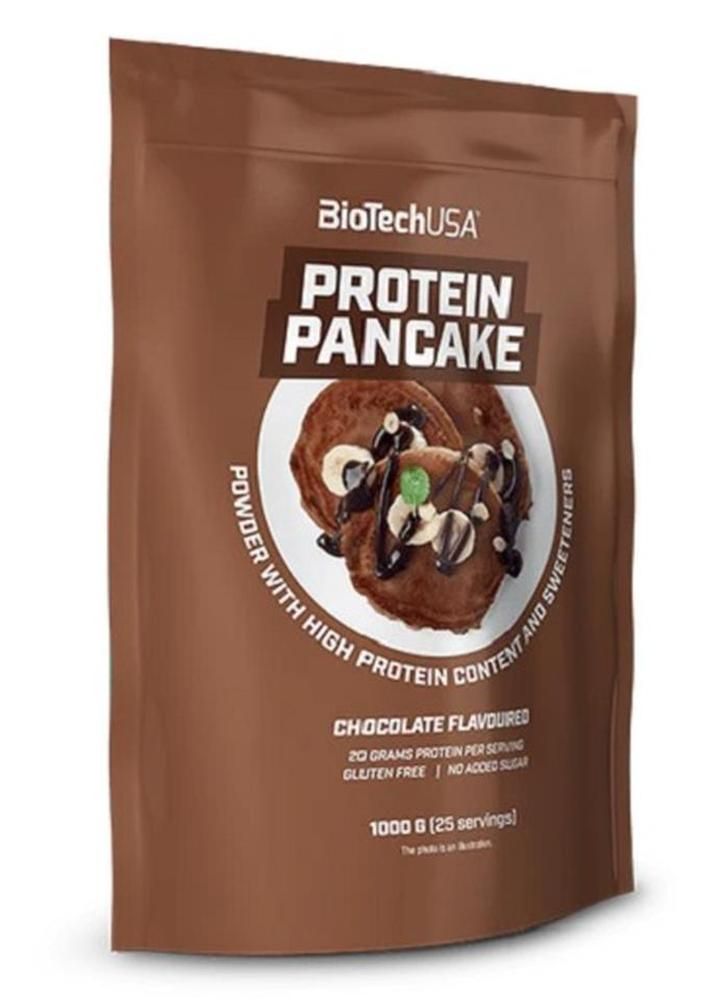 Beutel mit BioTechUSA Protein Pancake, Schokoladengeschmack. Abbildung von Pfannkuchen mit Topping. 1000g Packung.