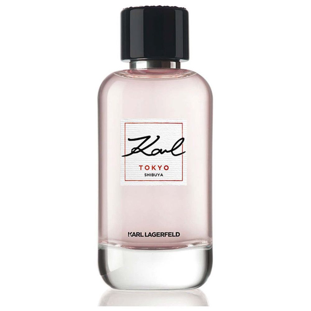 Karl Lagerfeld Kl Tokyo Femme Eau De Parfum Spray. Rosa Flakon mit schwarzem Deckel. Schriftzug Karl, Tokyo, Shibuya. Klarer Sockel.