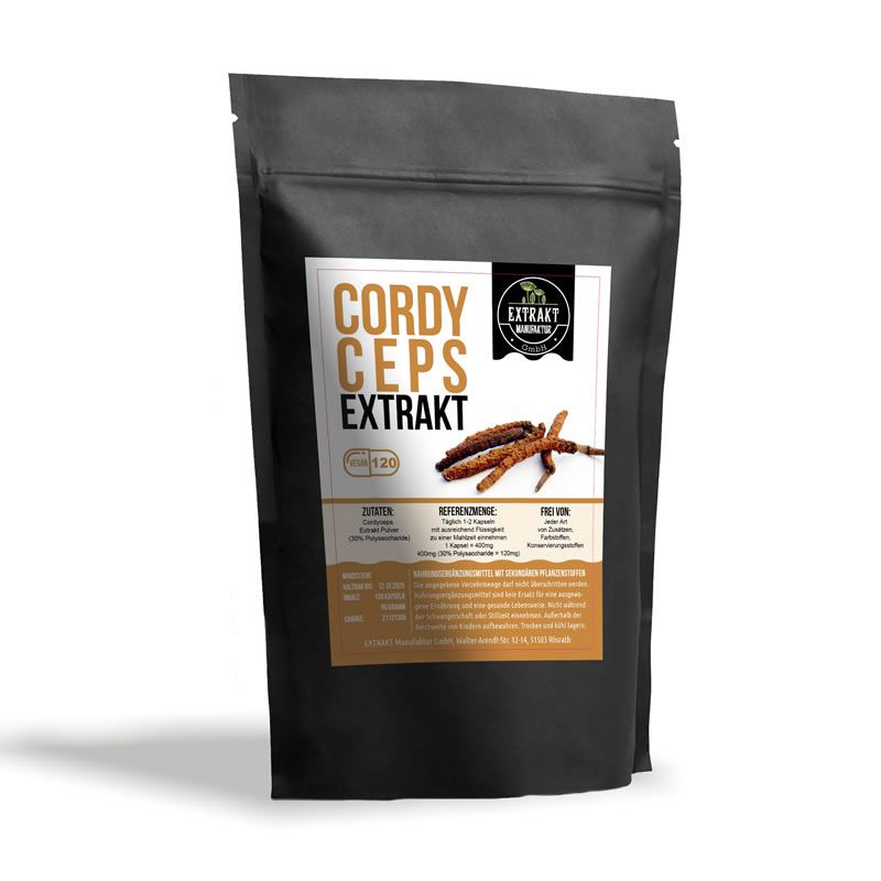 Schwarze Verpackung mit Aufdruck "Cordyceps Extrakt". Abbildung von Cordyceps-Pilzen. Text: "Vegan 120".