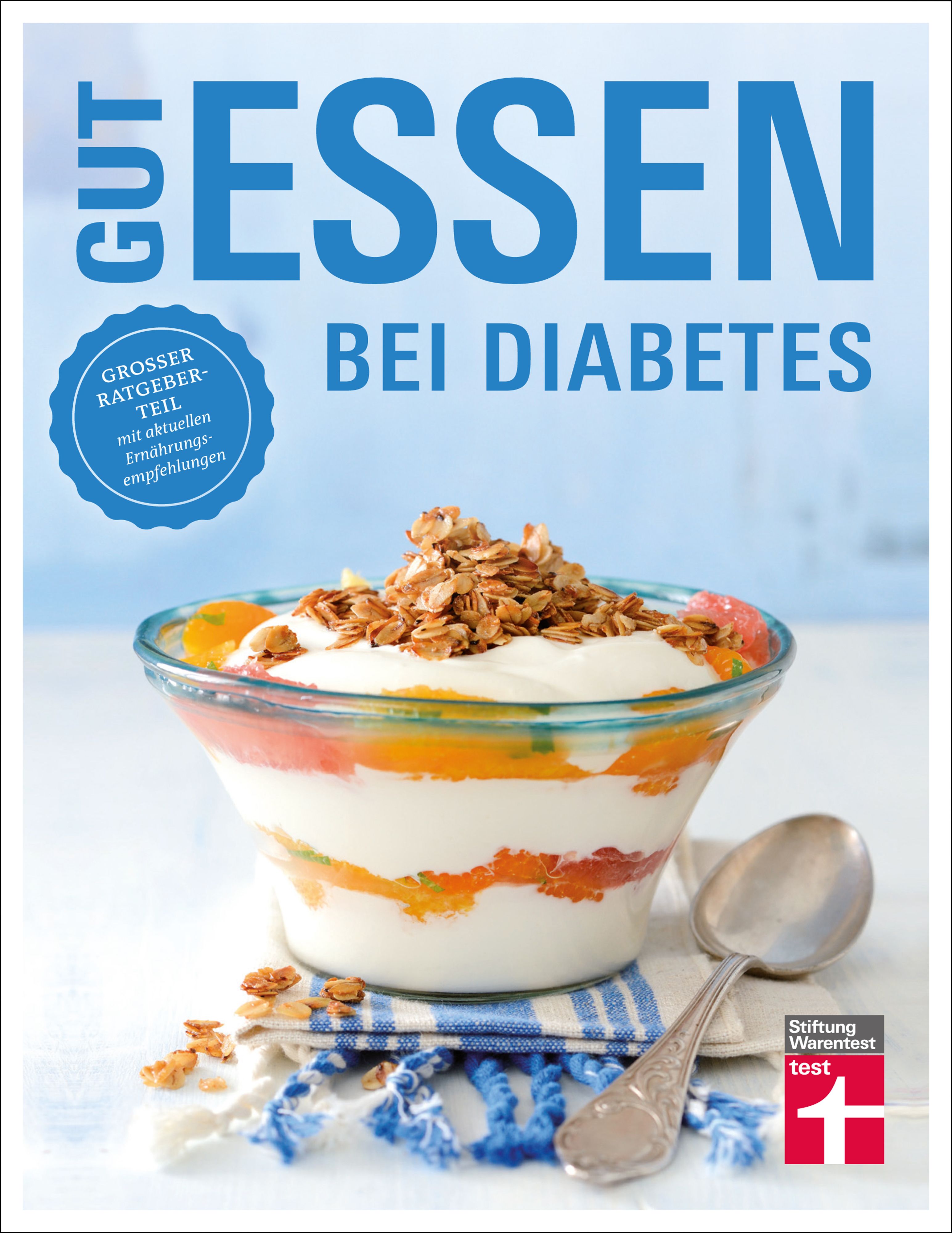 Buchcover mit Titel "Gut essen bei Diabetes". Oben blaues Wort "GUT", darunter "ESSEN BEI DIABETES". Abgebildet ist ein Dessert im Glas mit Löffel.