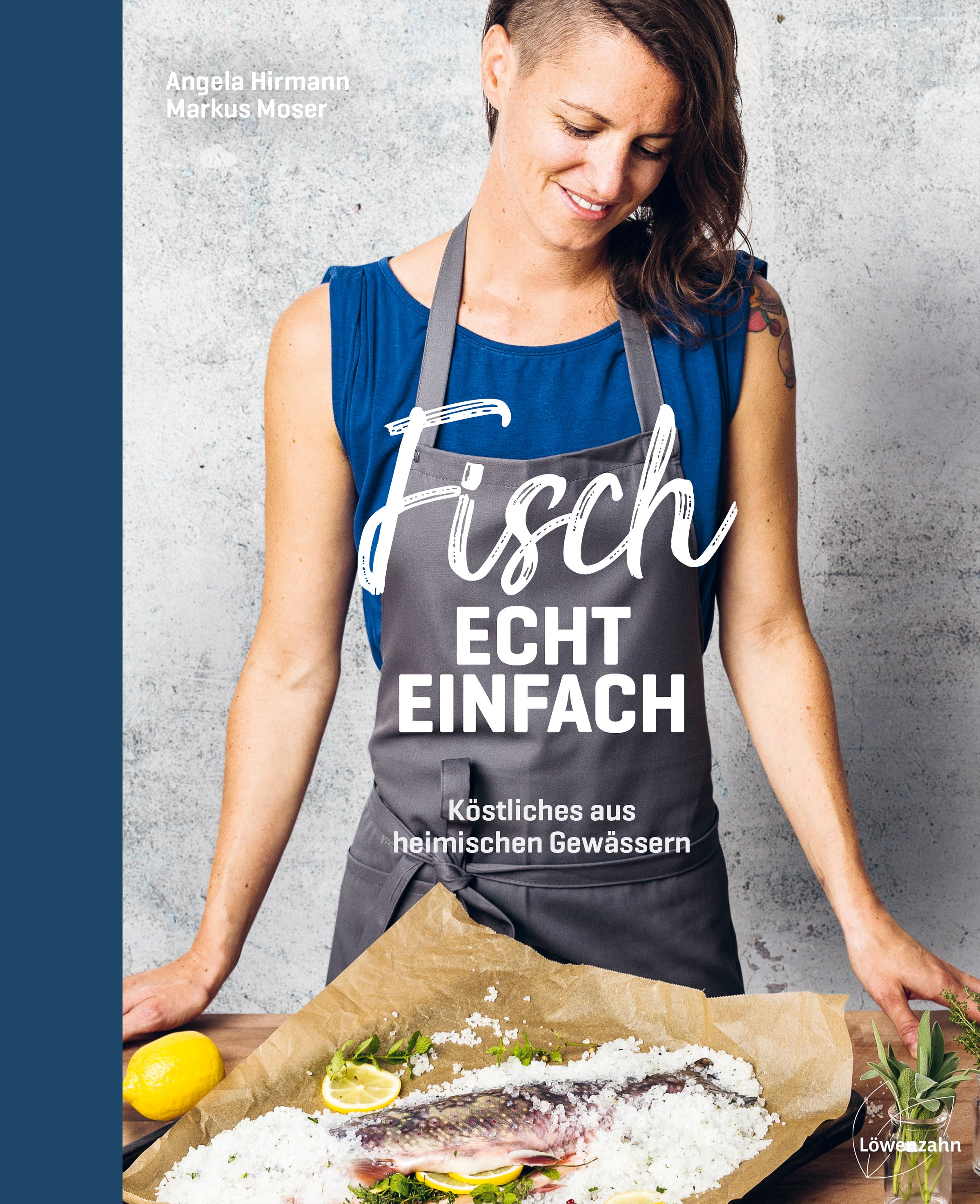 Kochbuch "Fisch echt einfach". Frau mit Schürze, Fisch auf Backpapier, Zitrone. Titel und Autoren sichtbar.