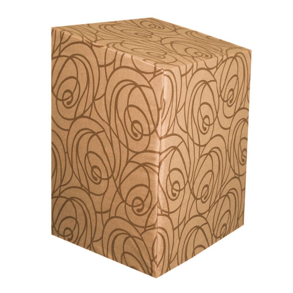 Würfelförmiger Sitzkeil mit braunem Muster. Das Muster zeigt sich wiederholende, spiralförmige Linien auf beigem Hintergrund.