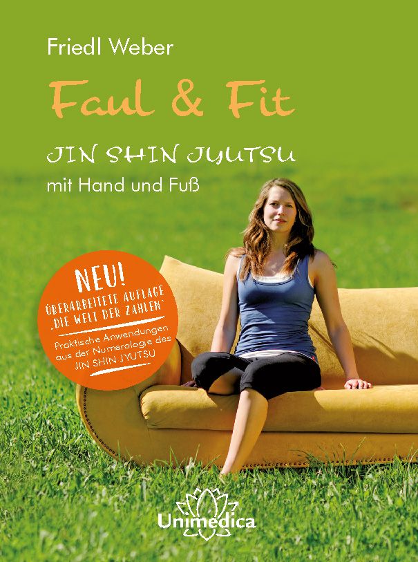 Buchcover mit Titel "Faul & Fit". Frau sitzt auf gelbem Sofa im Gras. Aufkleber "Neu!". Autor: Friedl Weber. Verlag: Unimedica.