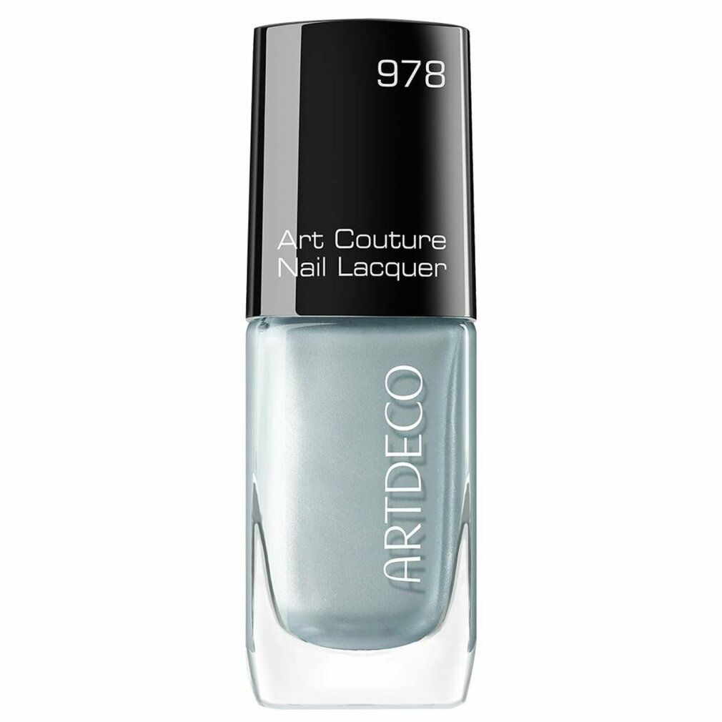 Artdeco Art Couture Nail Lacquer Silver Willow. Flasche mit silbernem Nagellack, schwarzem Deckel. Aufschrift: 978, Art Couture Nail Lacquer, ARTDECO.