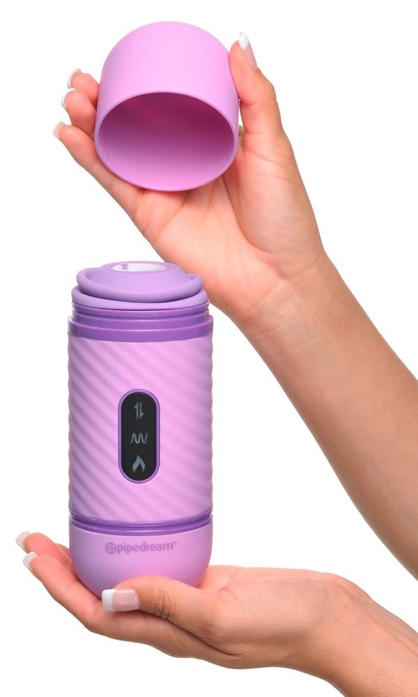 Lila Wellness-Produkt, zerlegt. Zylindrischer Körper, abgerundete Spitze. Produkt wird von Händen gehalten.