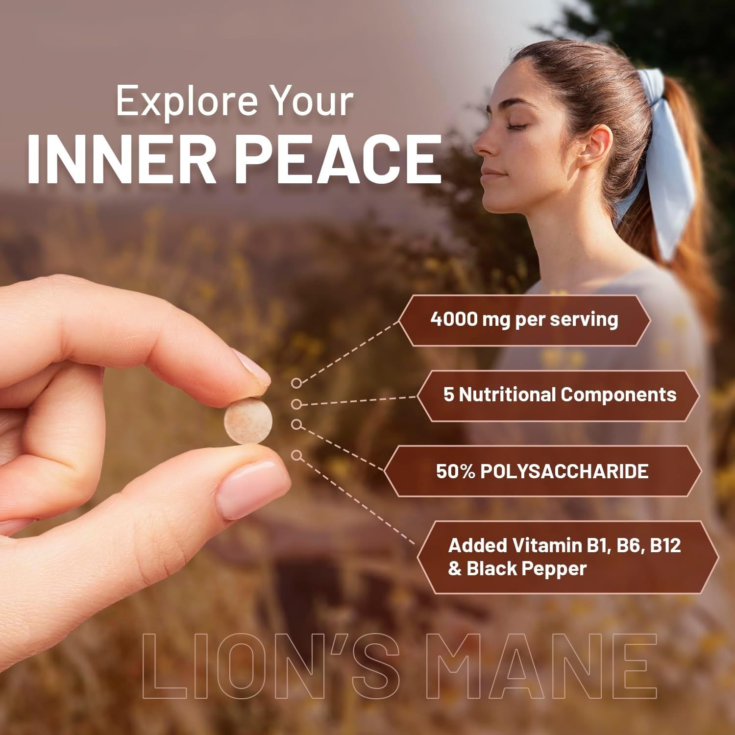 Eine Hand hält eine Tablette. Text: 4000 mg pro Portion, 5 Nährstoffkomponenten, 50% Polysaccharide, Vitamine.