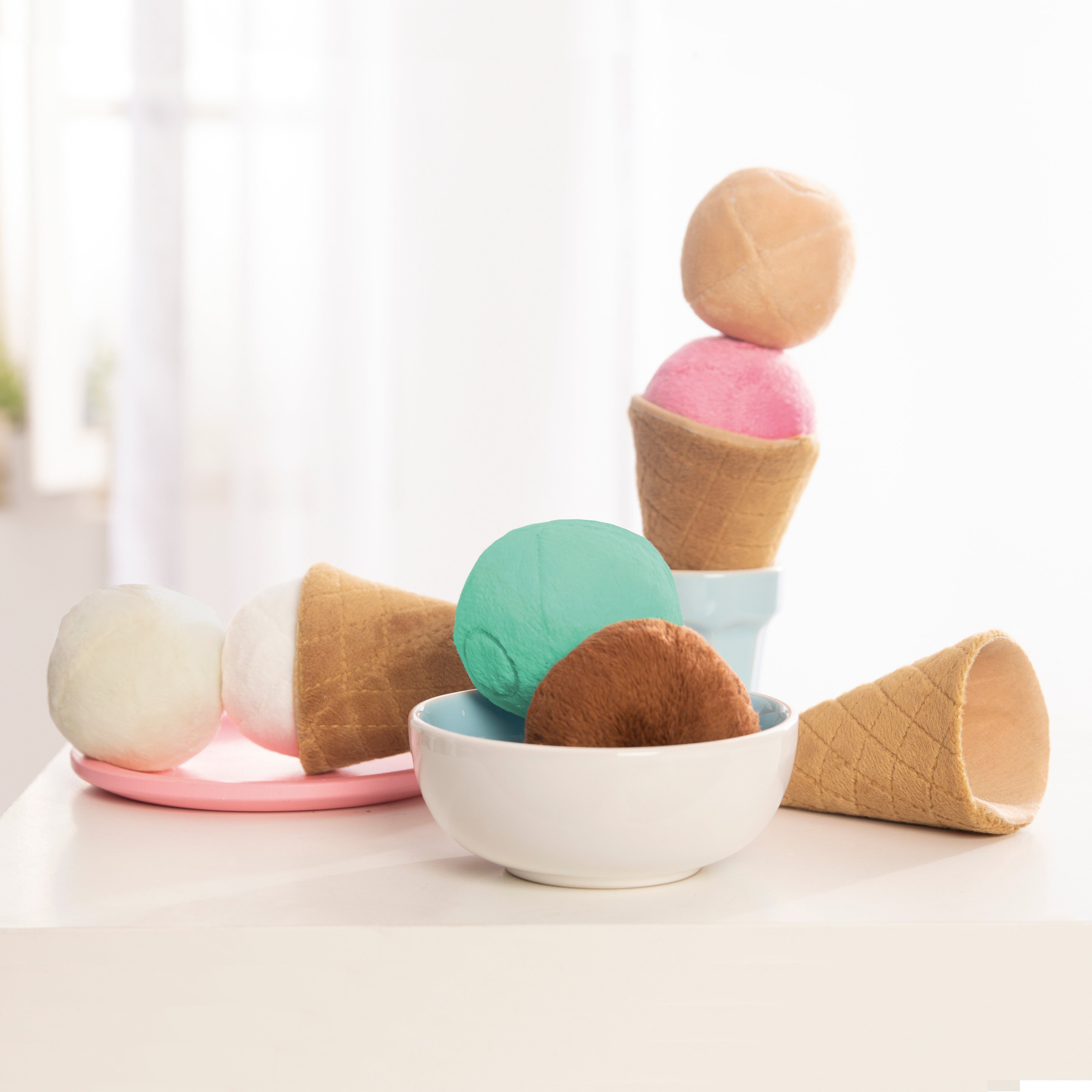 roba Zubehörset 'Eis', 3 Stoffwaffeln, 6 Eiskugeln aus Plüsch, magnetisch, Eistüten Set, ab 3 Jahre