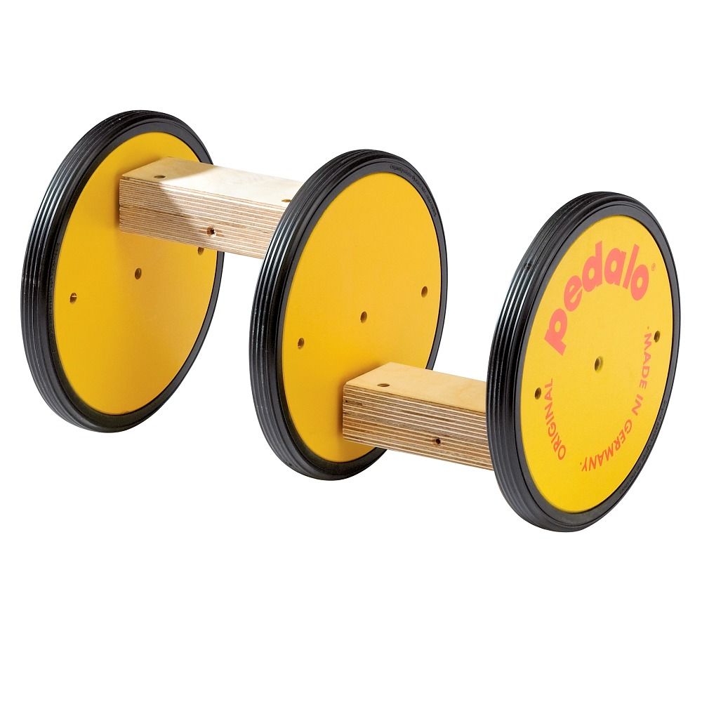 Gelber Koordinationstrainer, Holzkonstruktion, schwarze Reifen. Logo und Schriftzug 'Made in Germany' sichtbar.